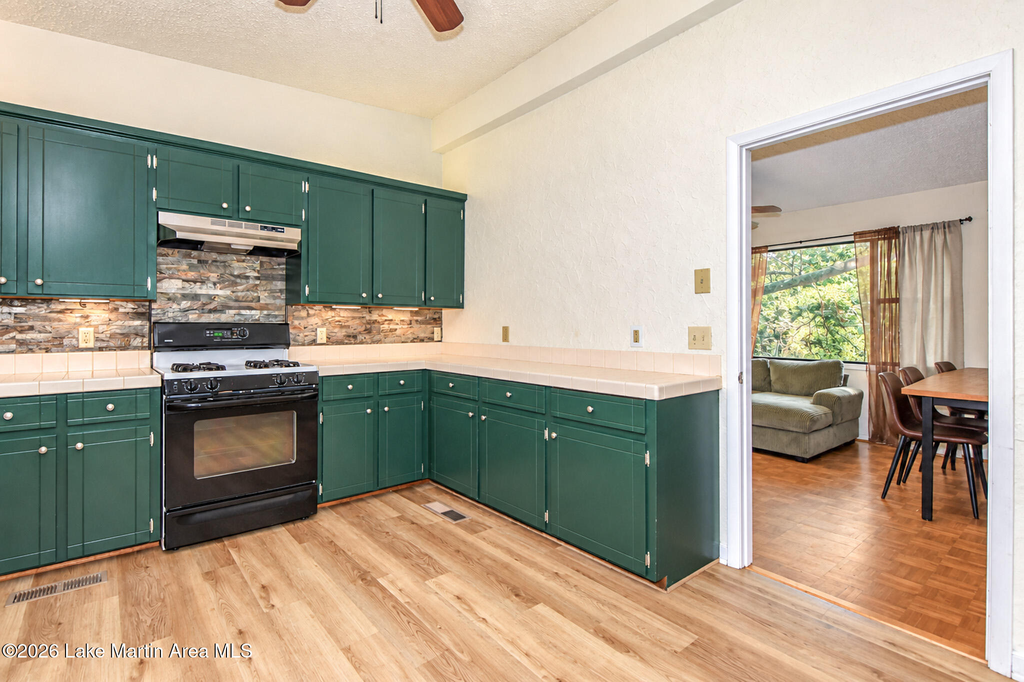 206 Brookside Dr