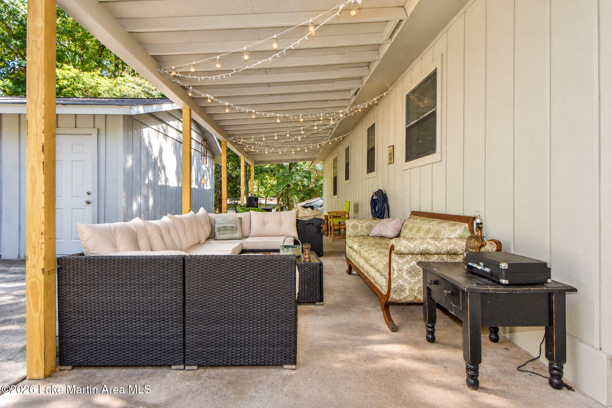 206 Brookside Dr