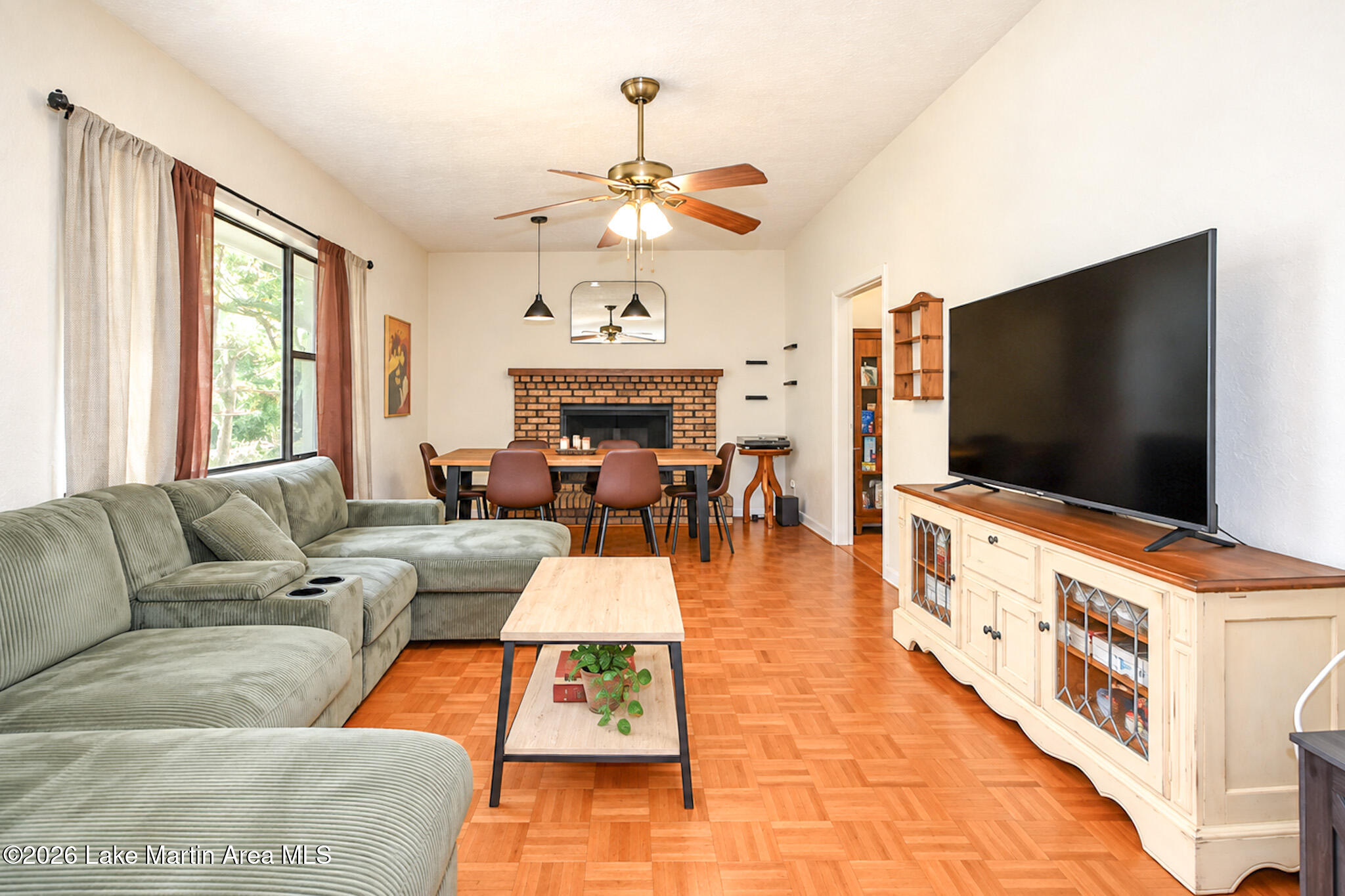 206 Brookside Dr