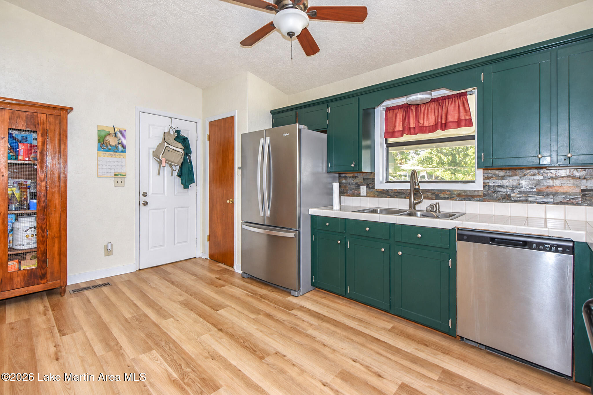 206 Brookside Dr