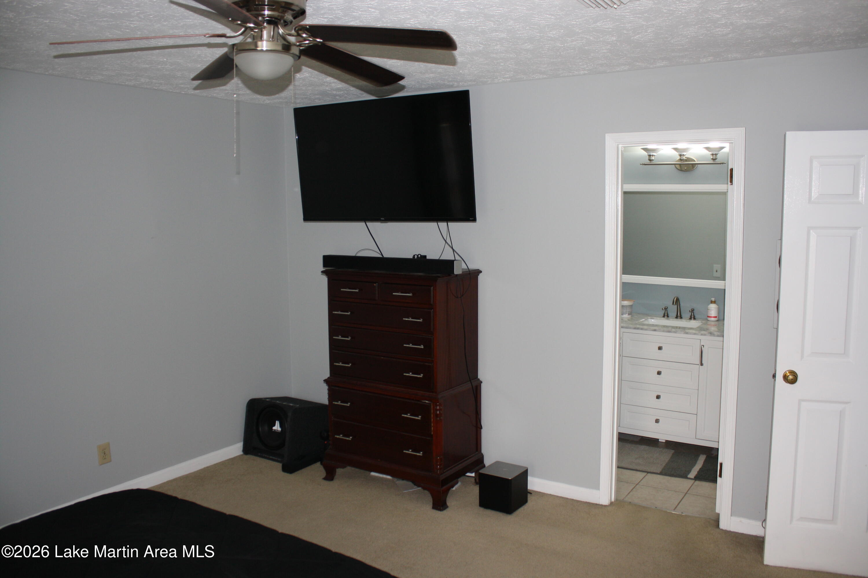 6004 Nora Pl
