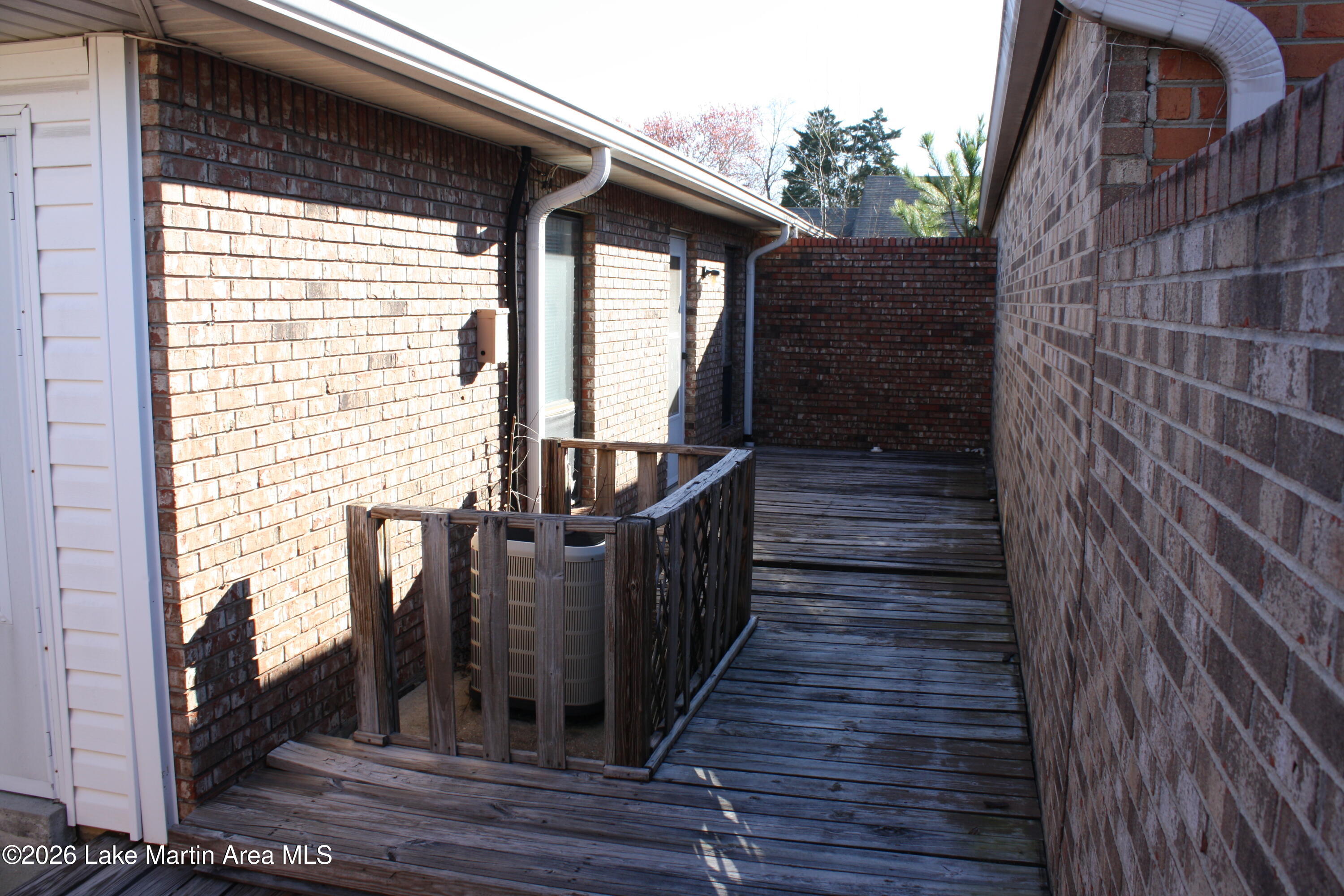 6004 Nora Pl