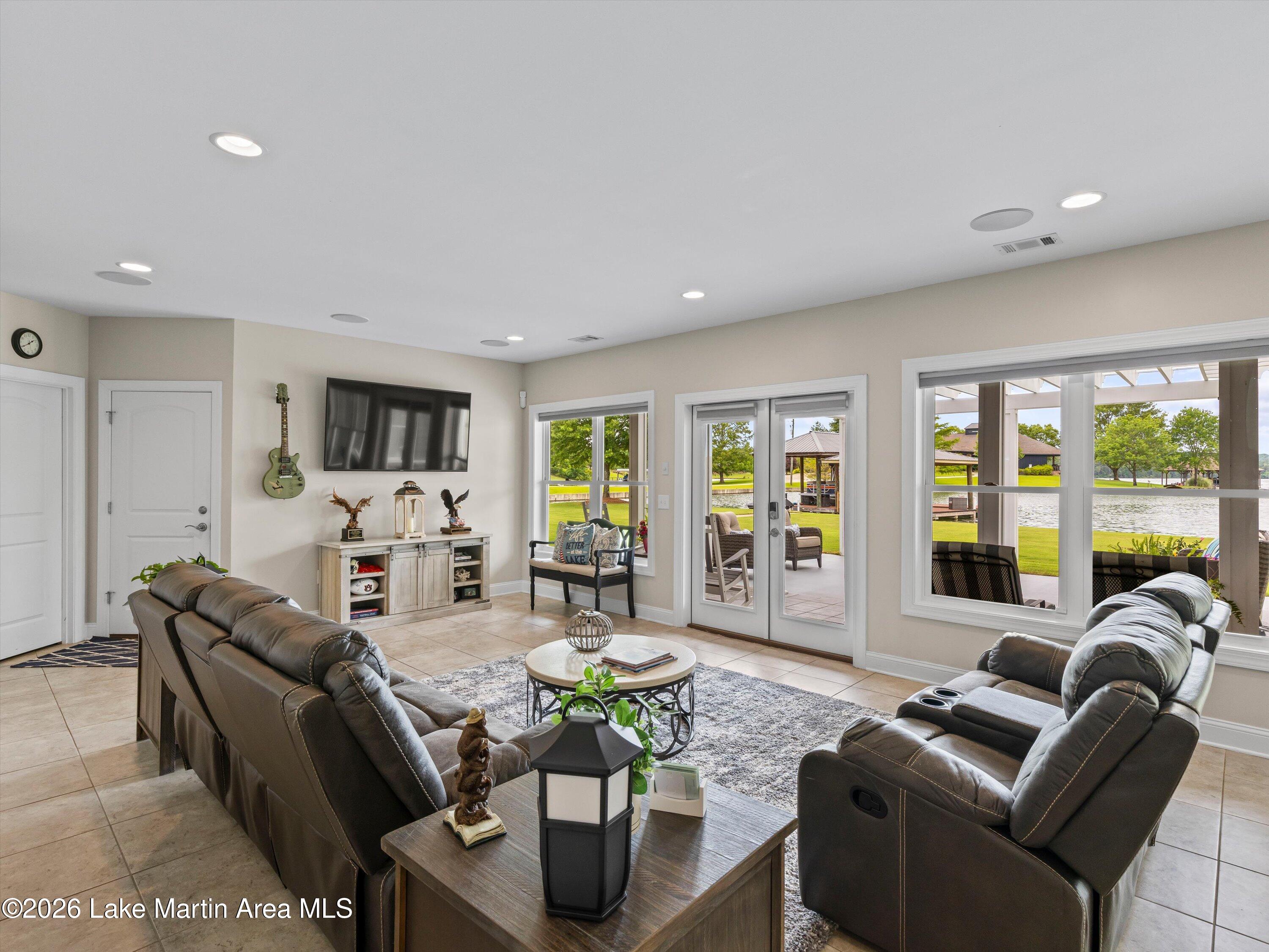 320 Hilyer Rd