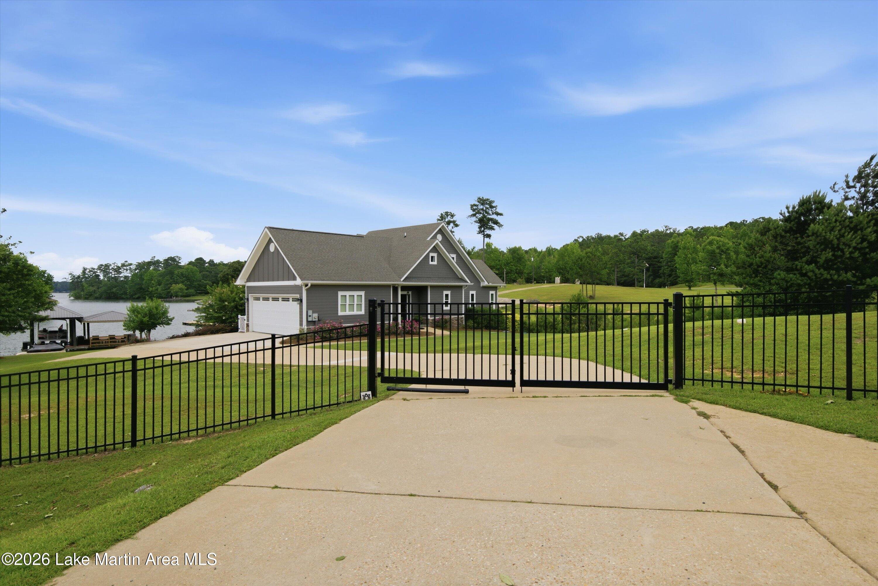 320 Hilyer Rd