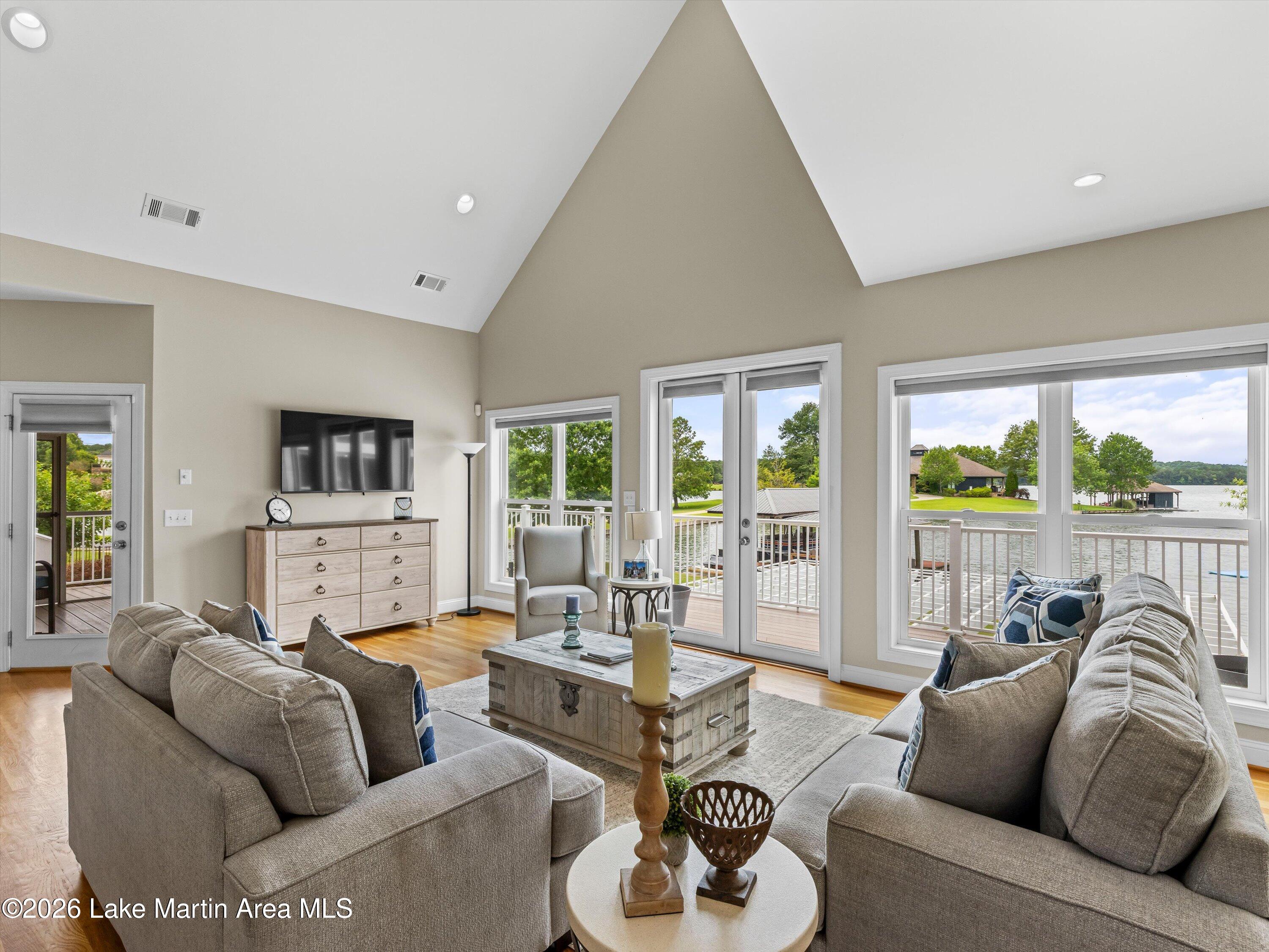 320 Hilyer Rd