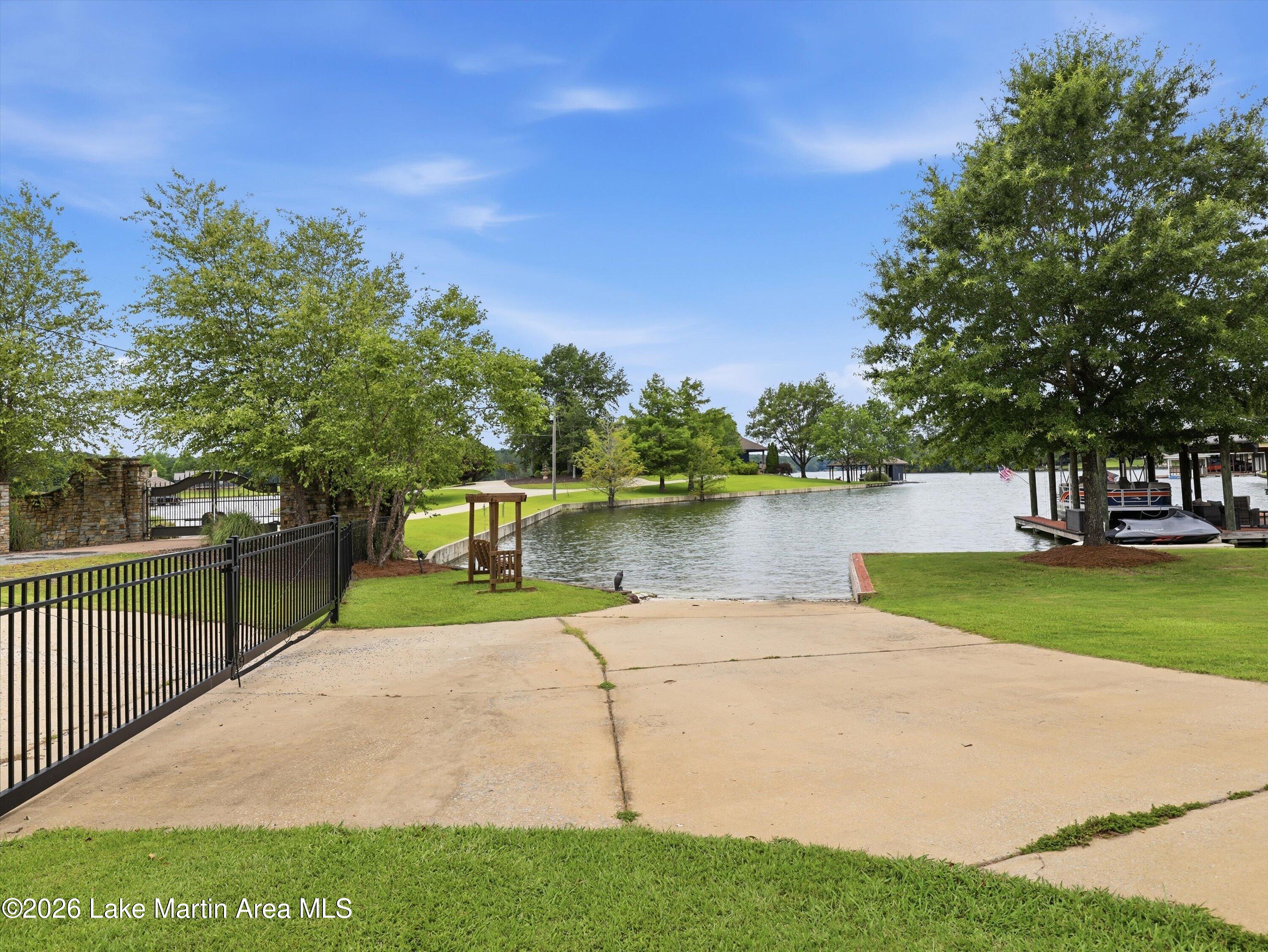 320 Hilyer Rd