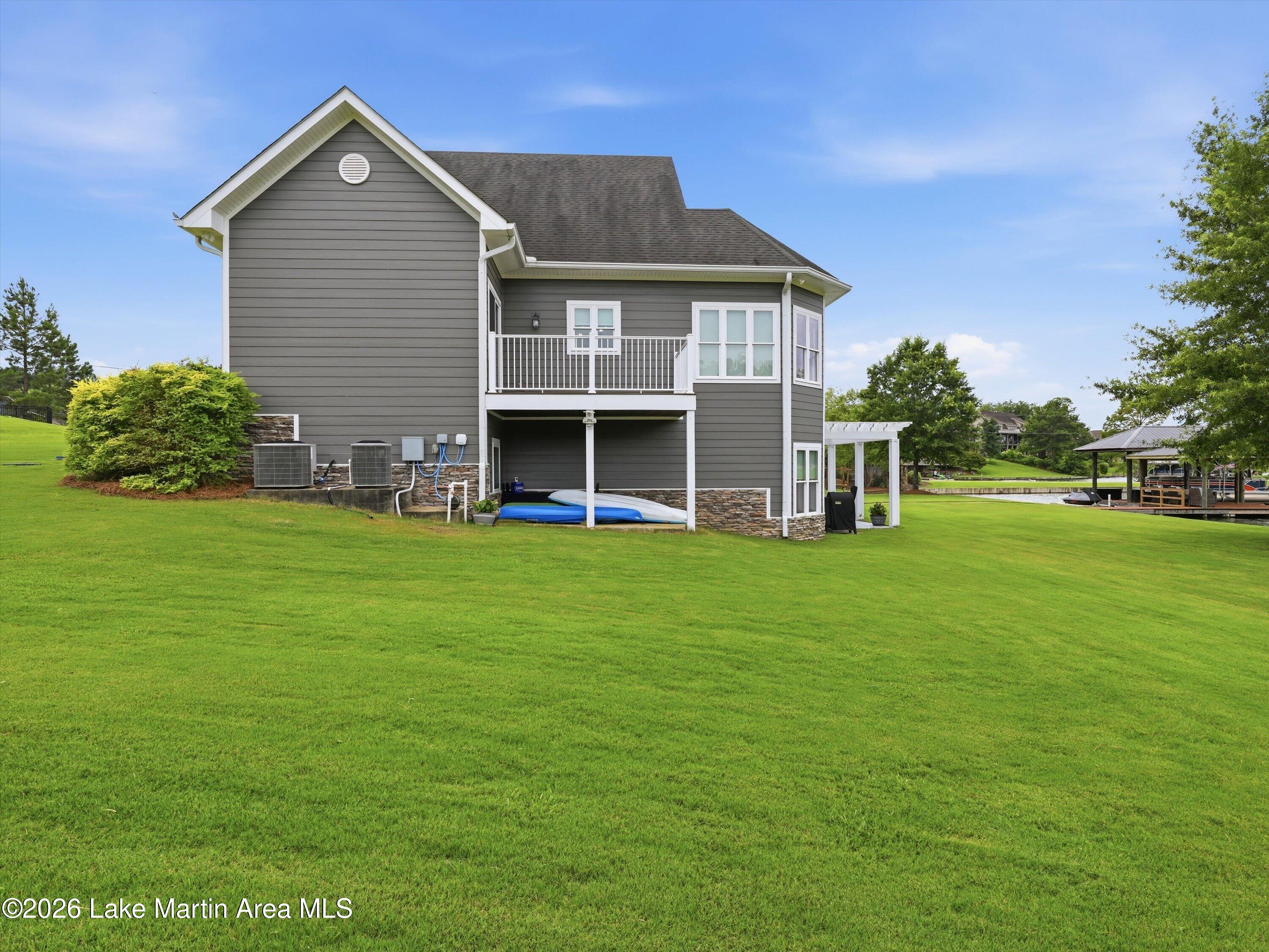 320 Hilyer Rd