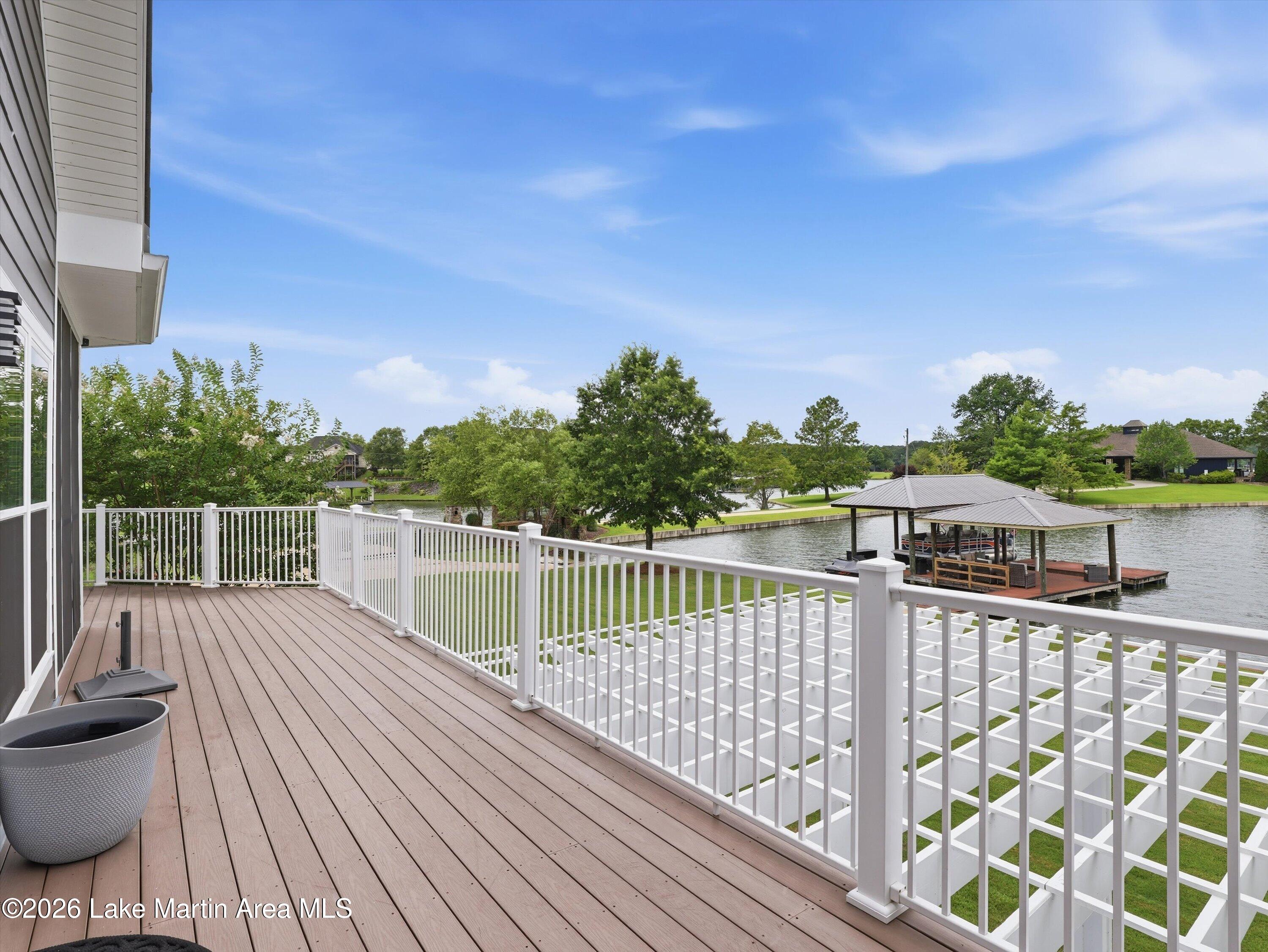 320 Hilyer Rd
