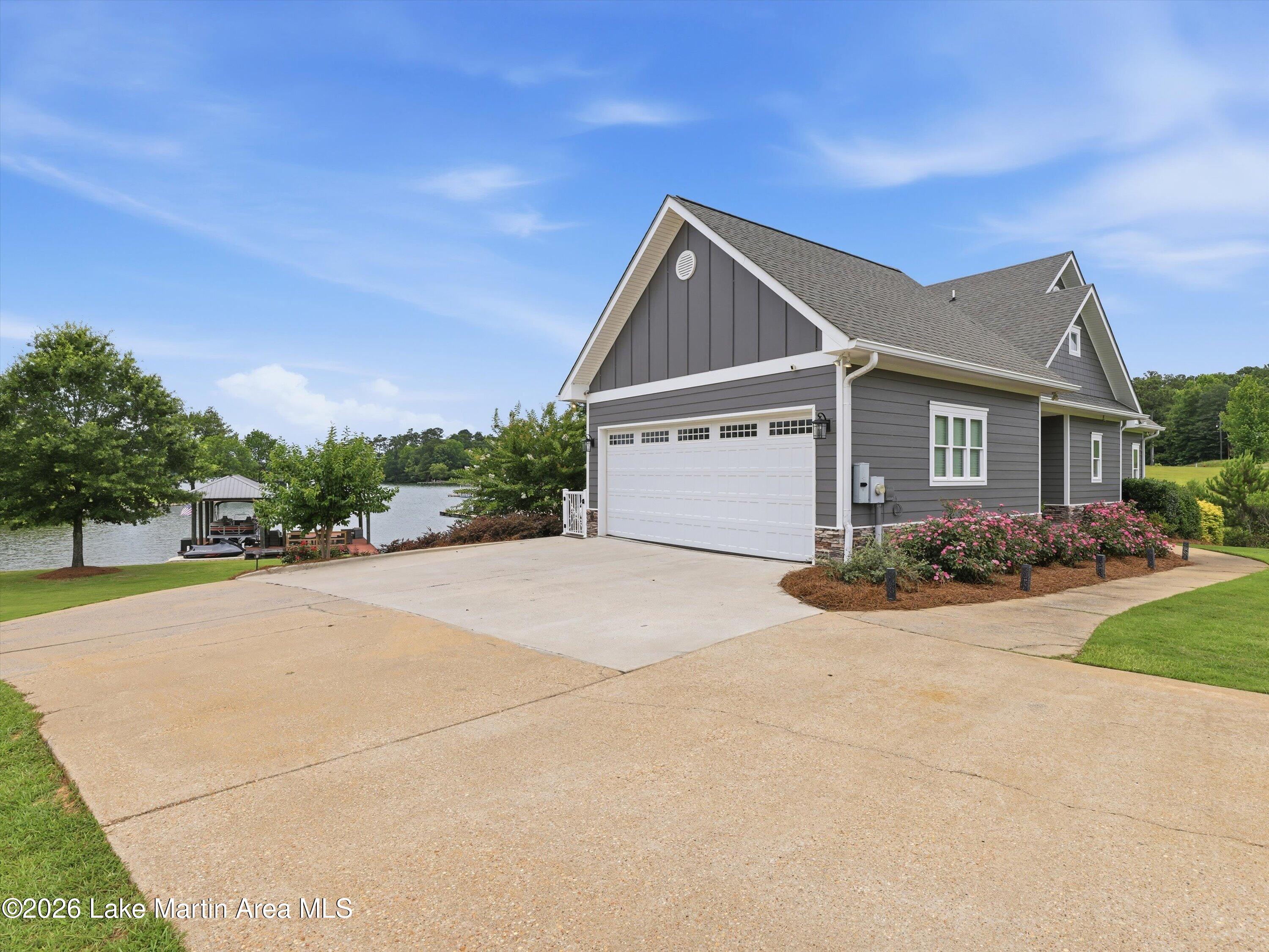 320 Hilyer Rd