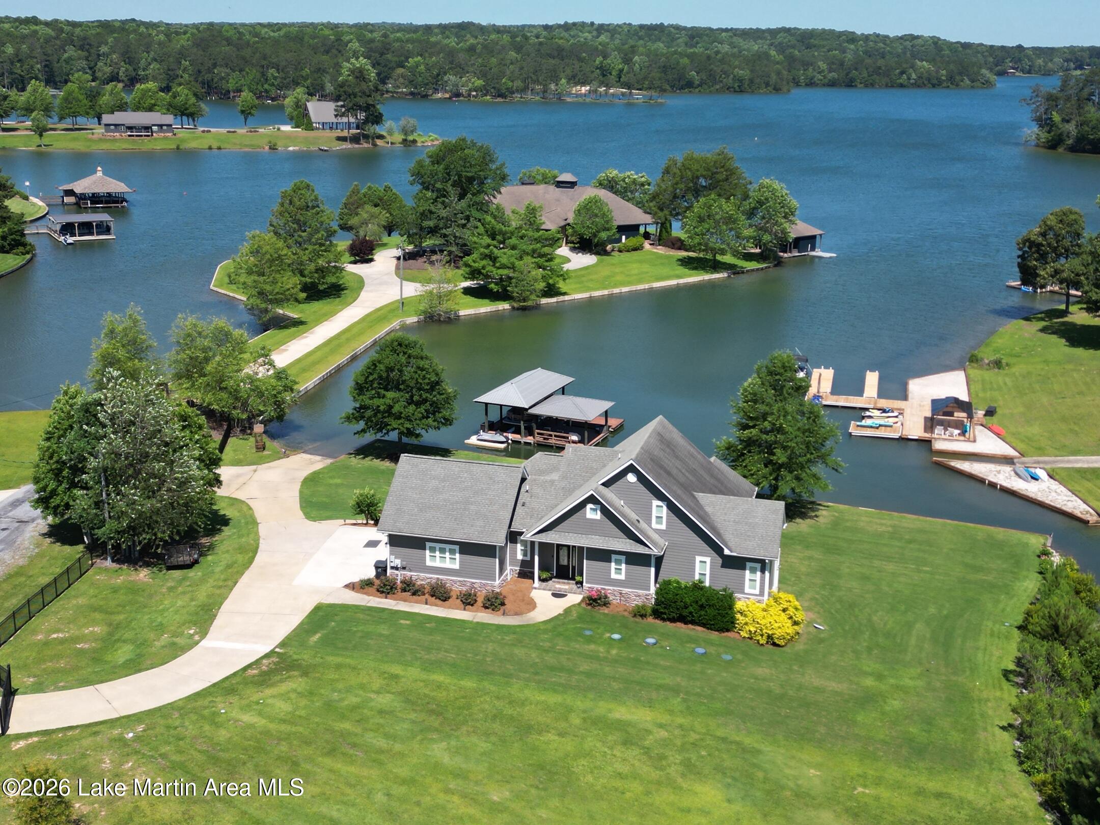 320 Hilyer Rd