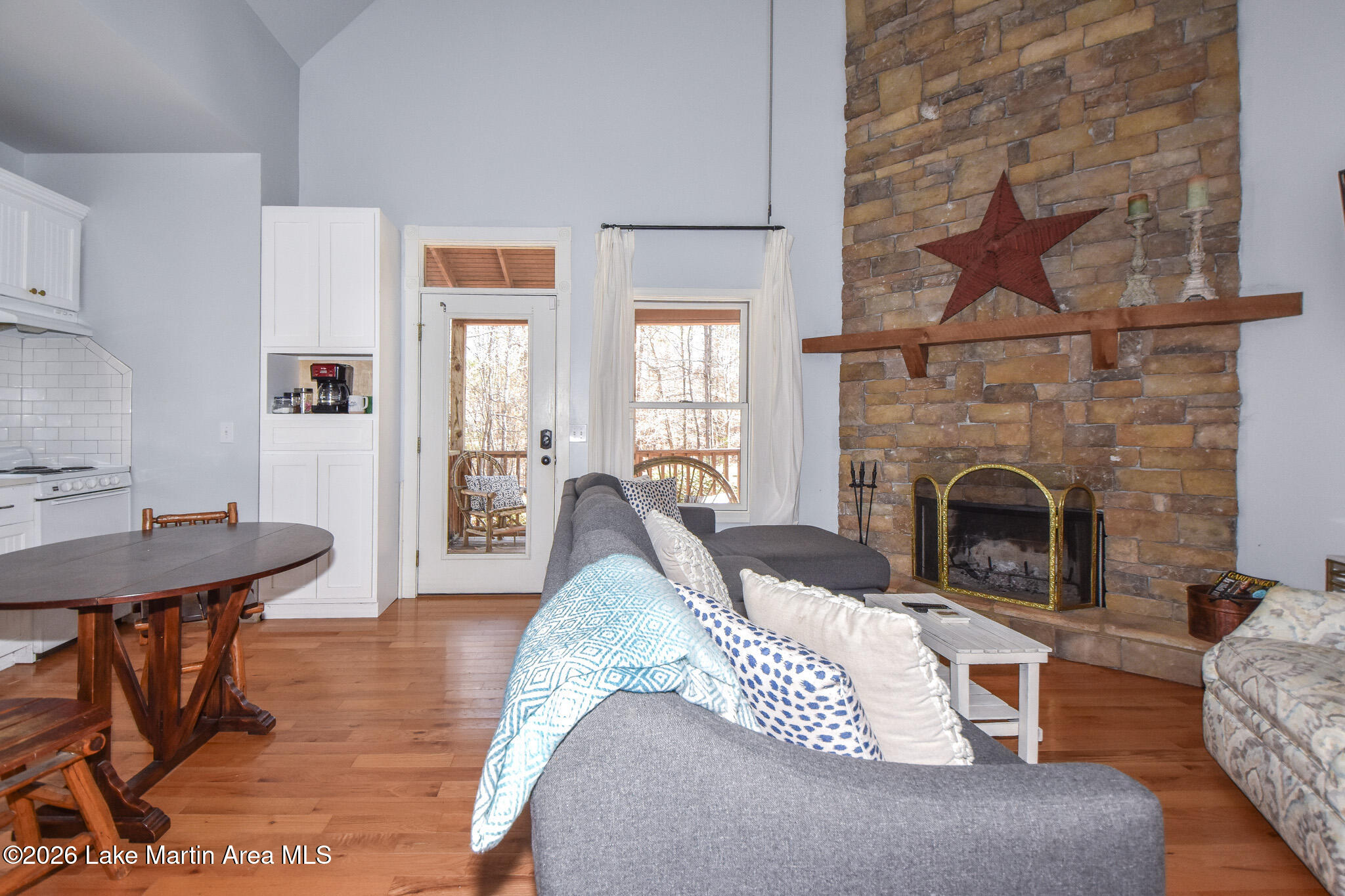 117 Falling Water Cir
