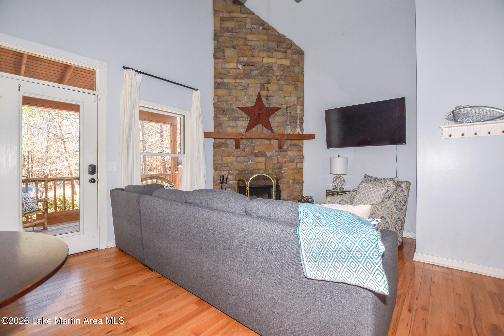 117 Falling Water Cir