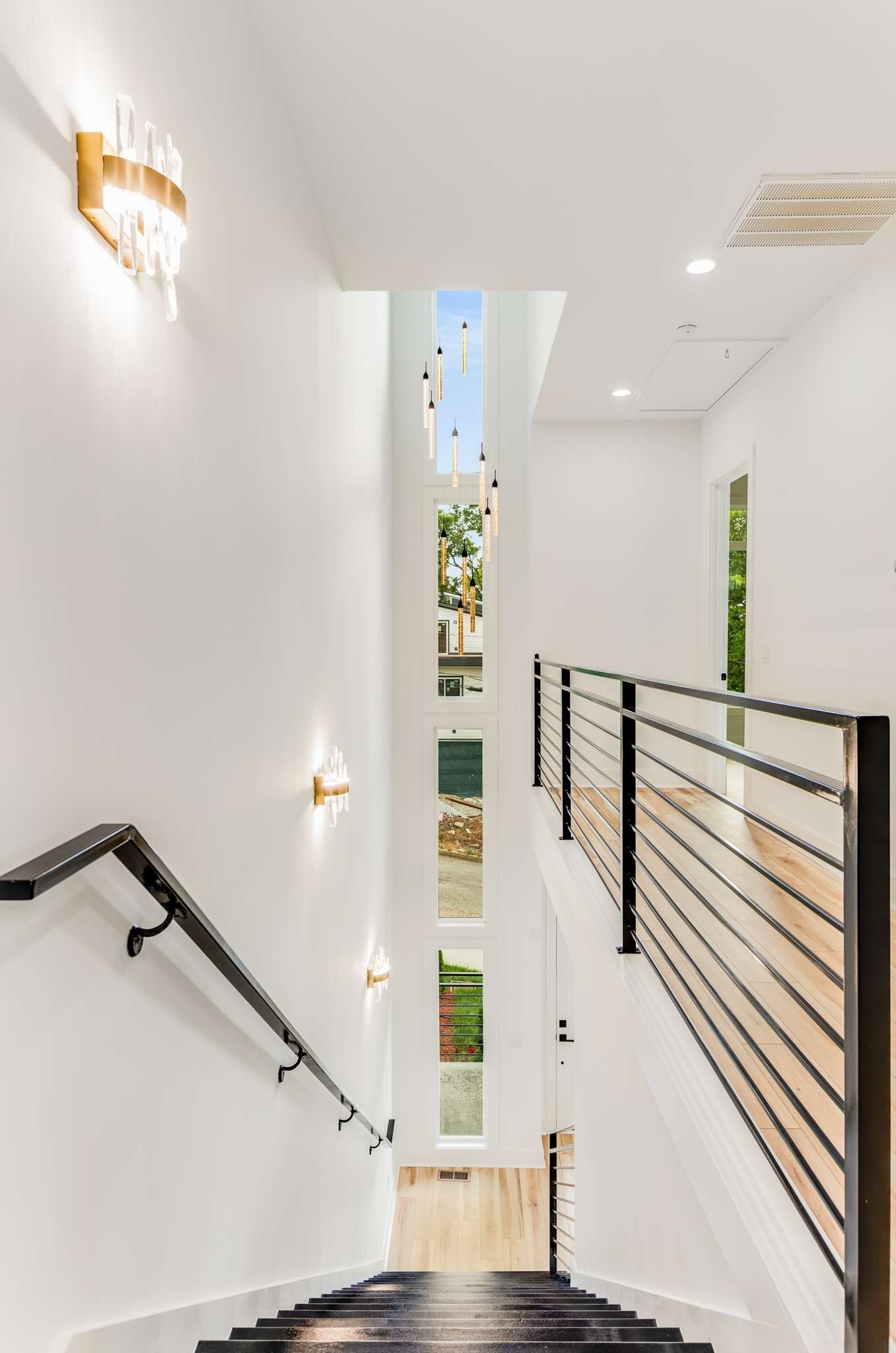 2122B 12th Ave N Unit: B