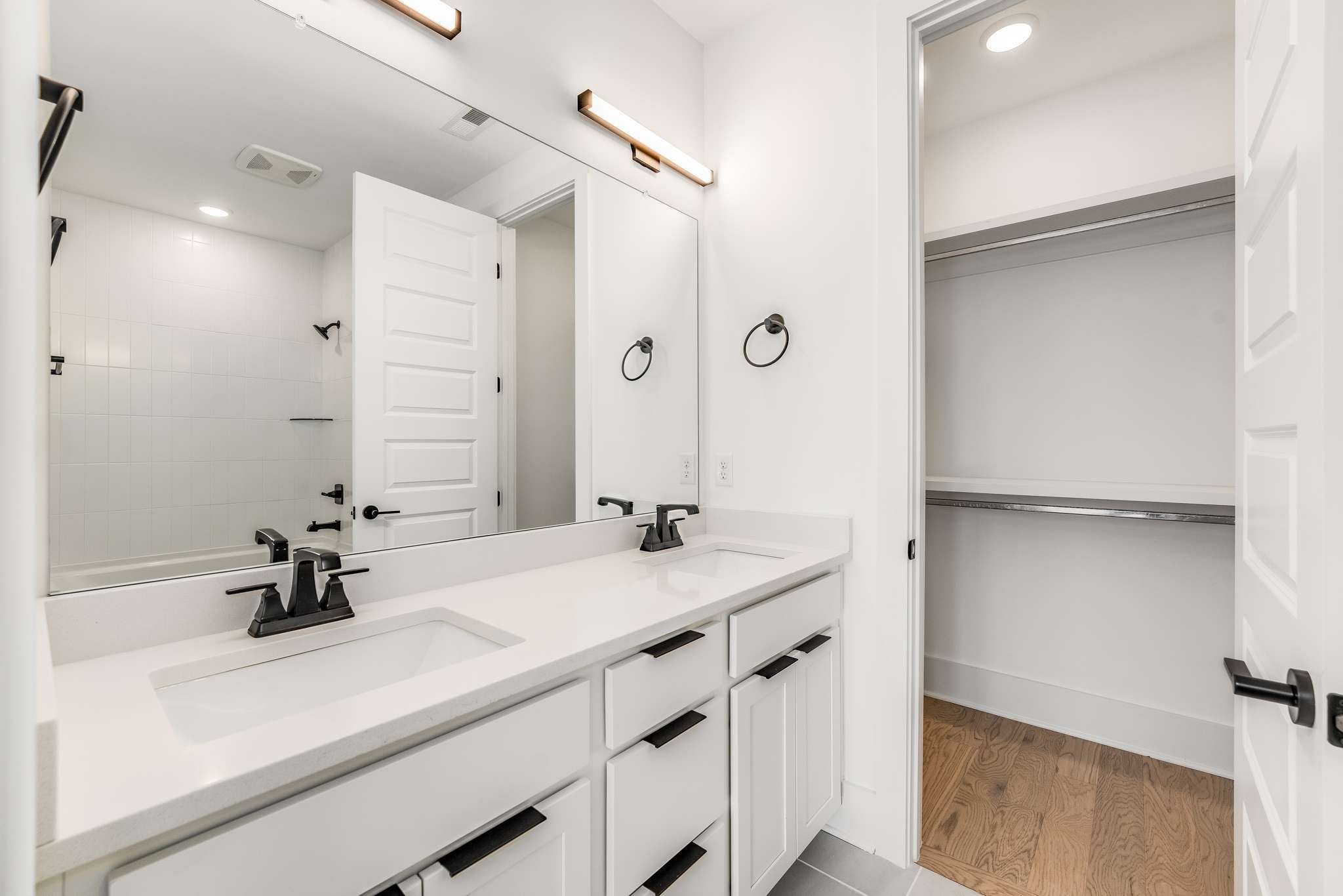 2412 18th Ave N Unit: A