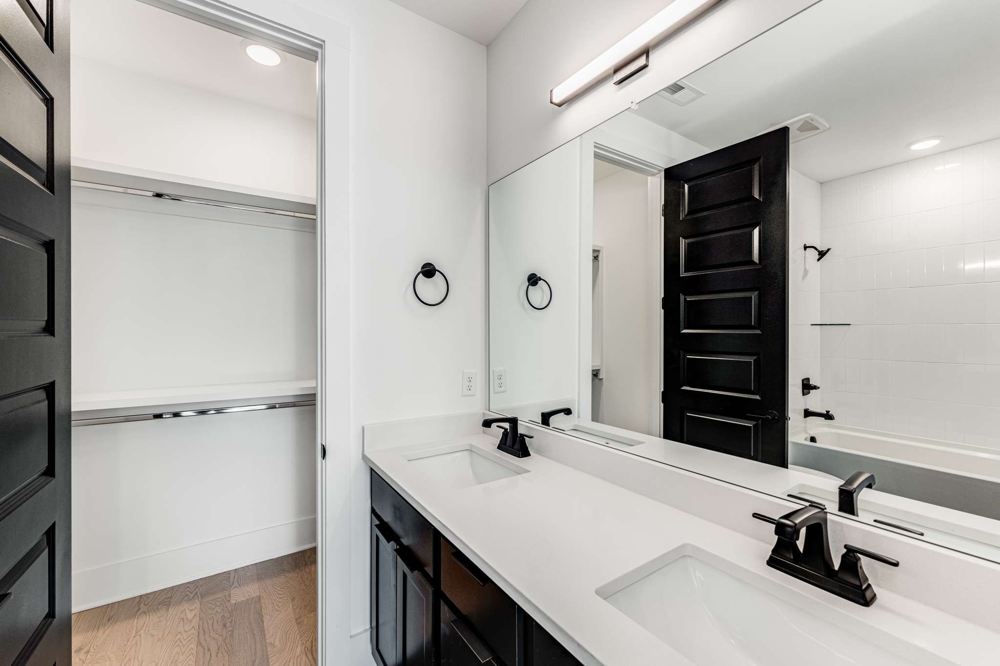 2412 18th Ave N Unit: B