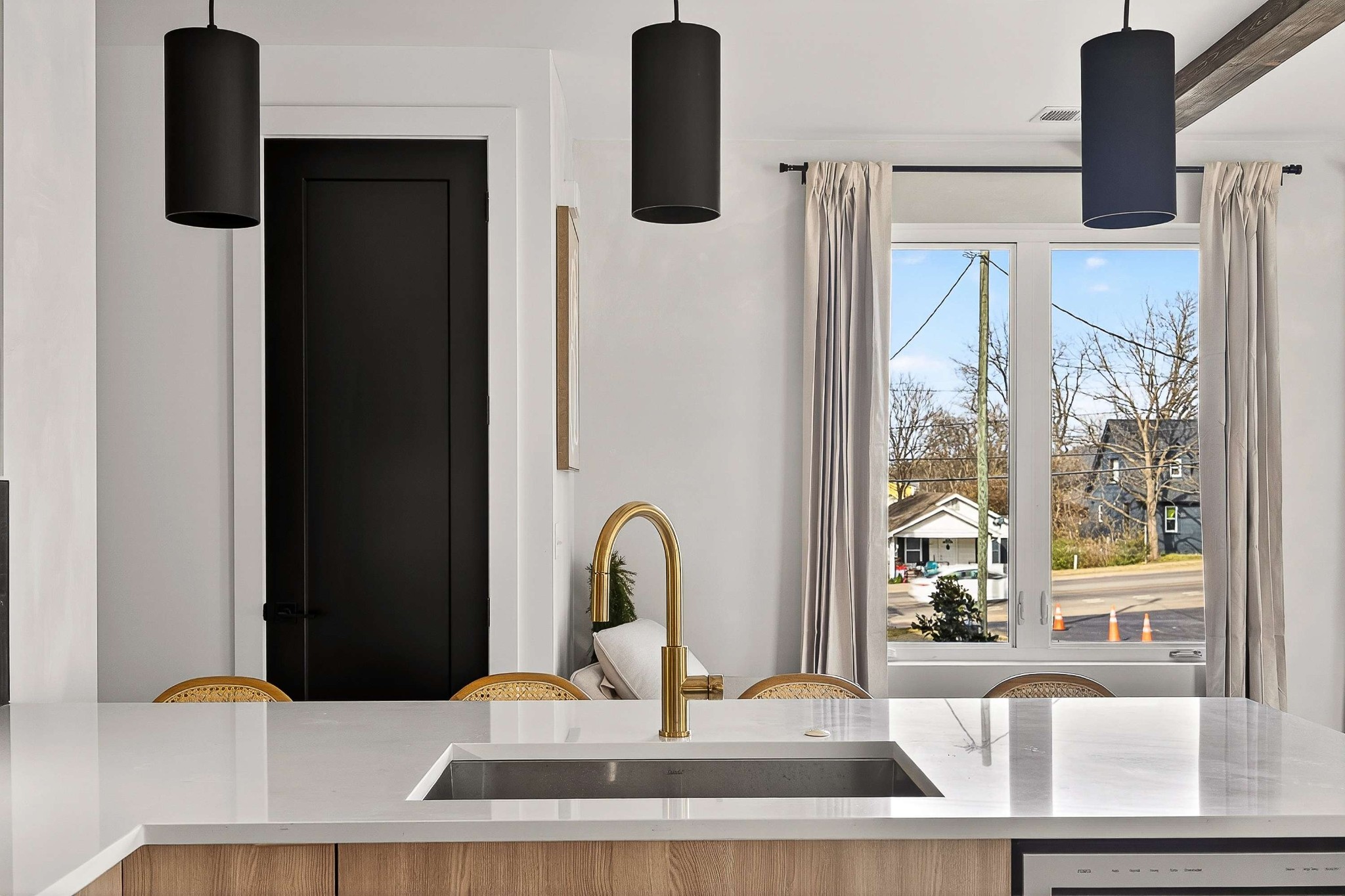 314 E Trinity Ln Unit: 4