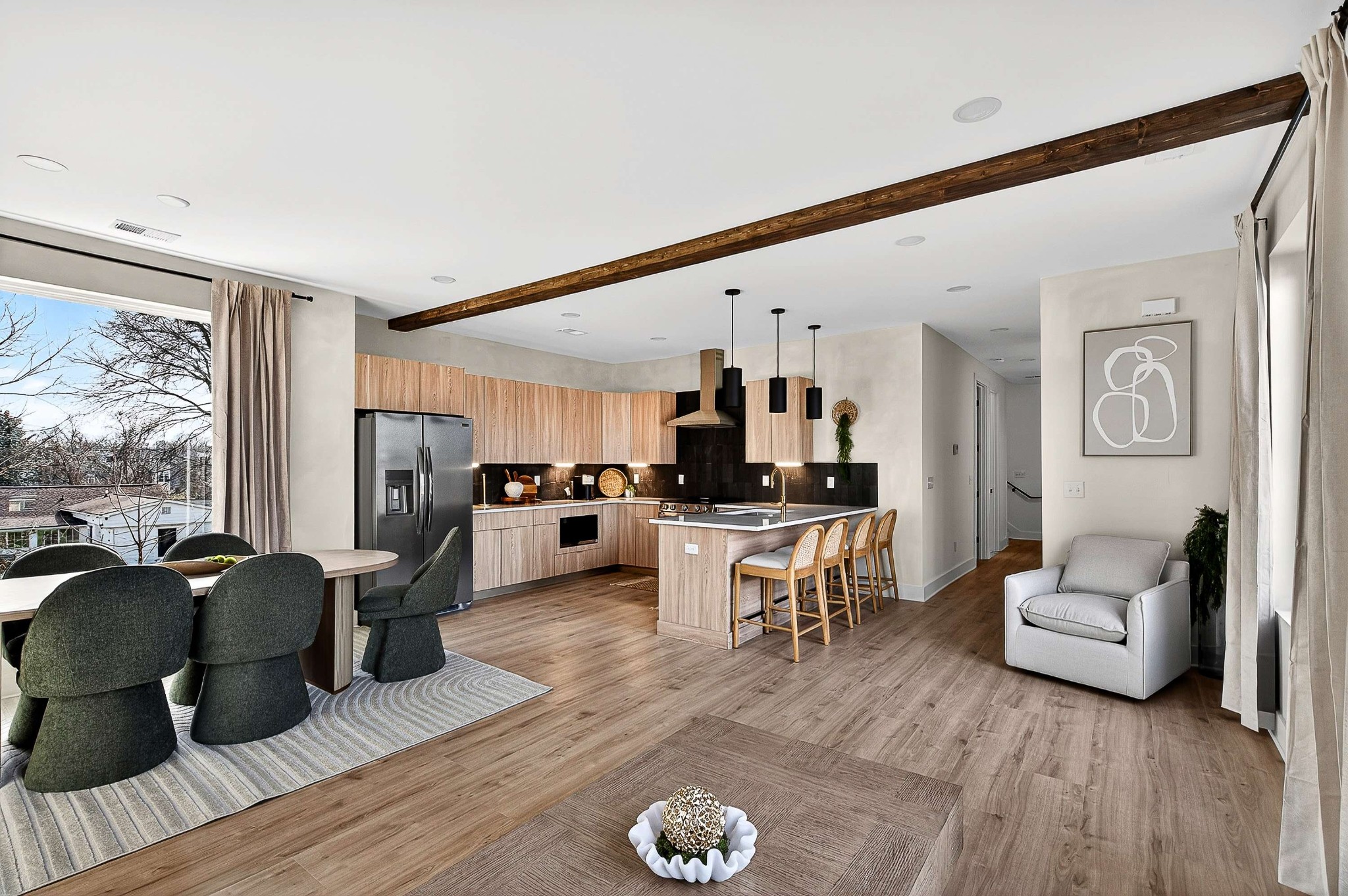 314 E Trinity Ln Unit: 4