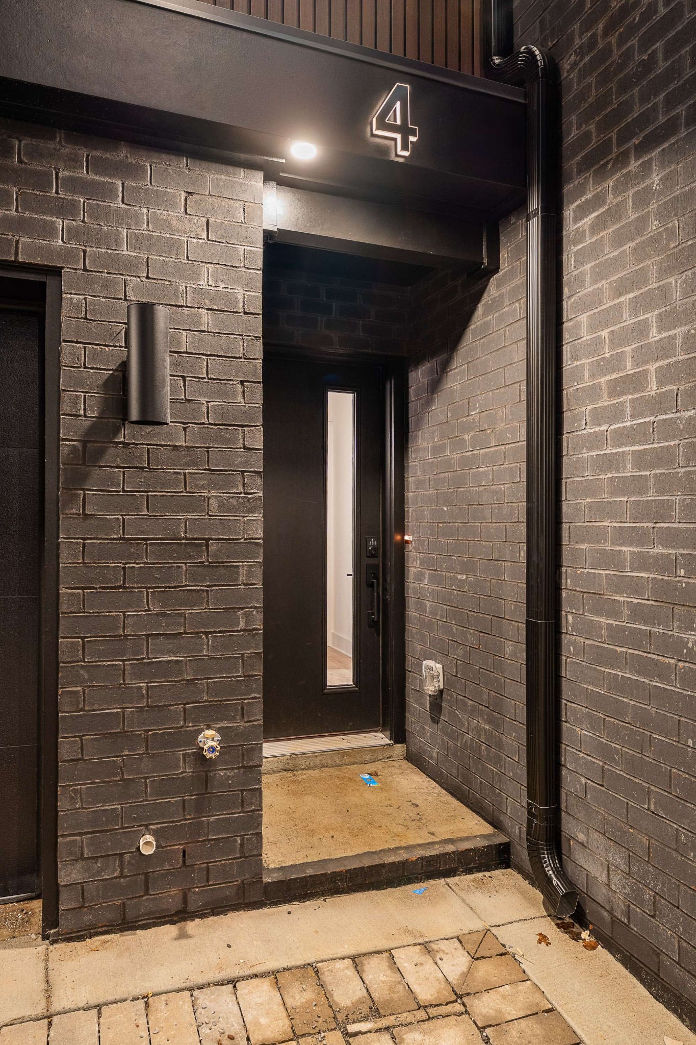 314 E Trinity Ln Unit: 4