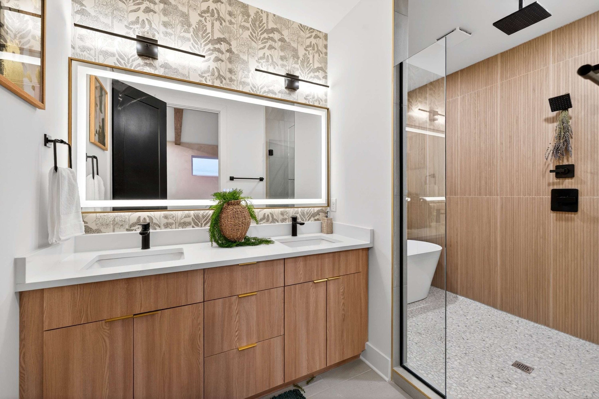 314 E Trinity Ln Unit: 4