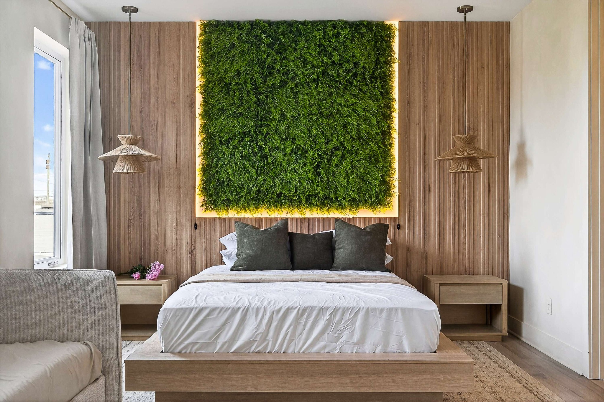 314 E Trinity Ln Unit: 4