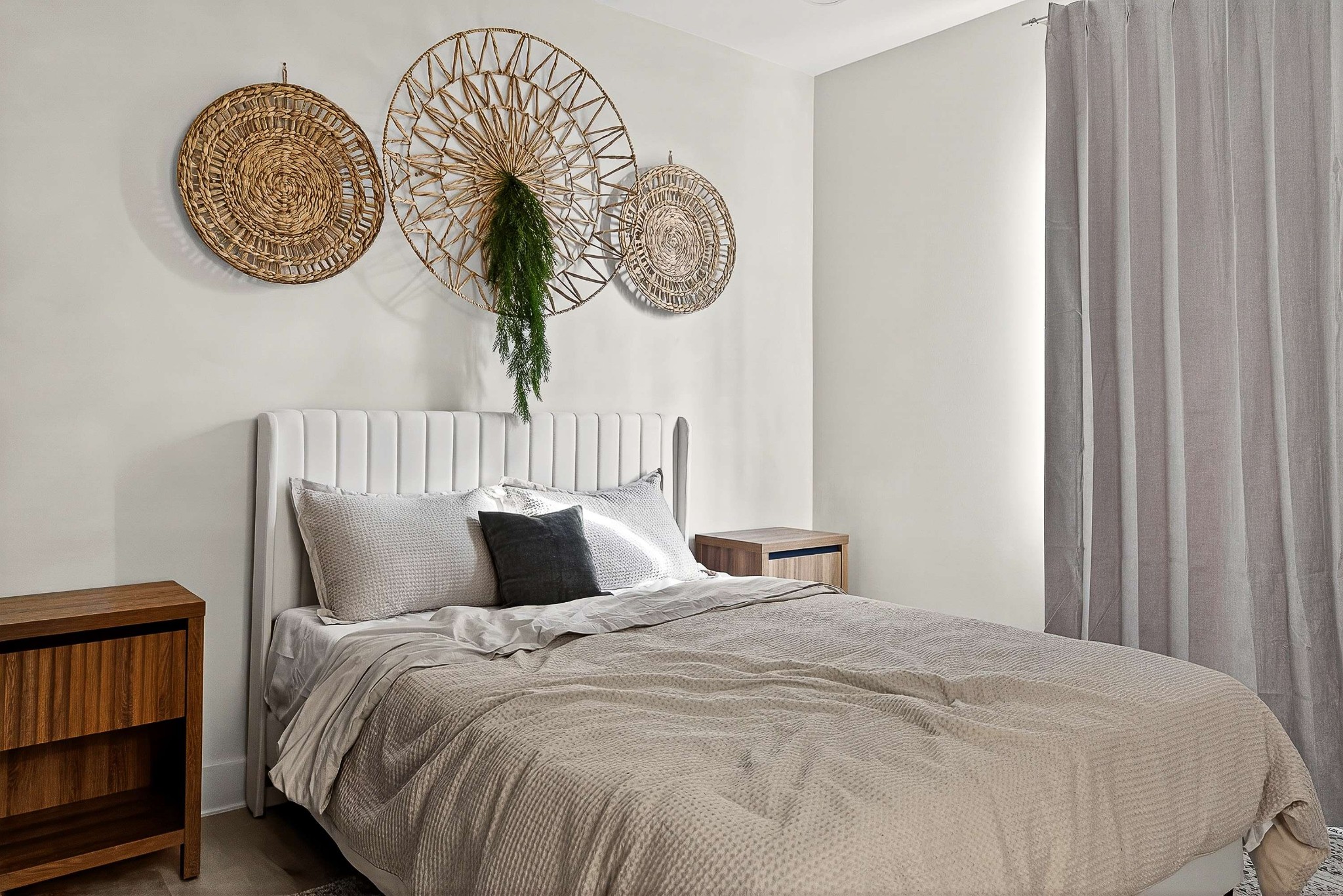 314 E Trinity Ln Unit: 4