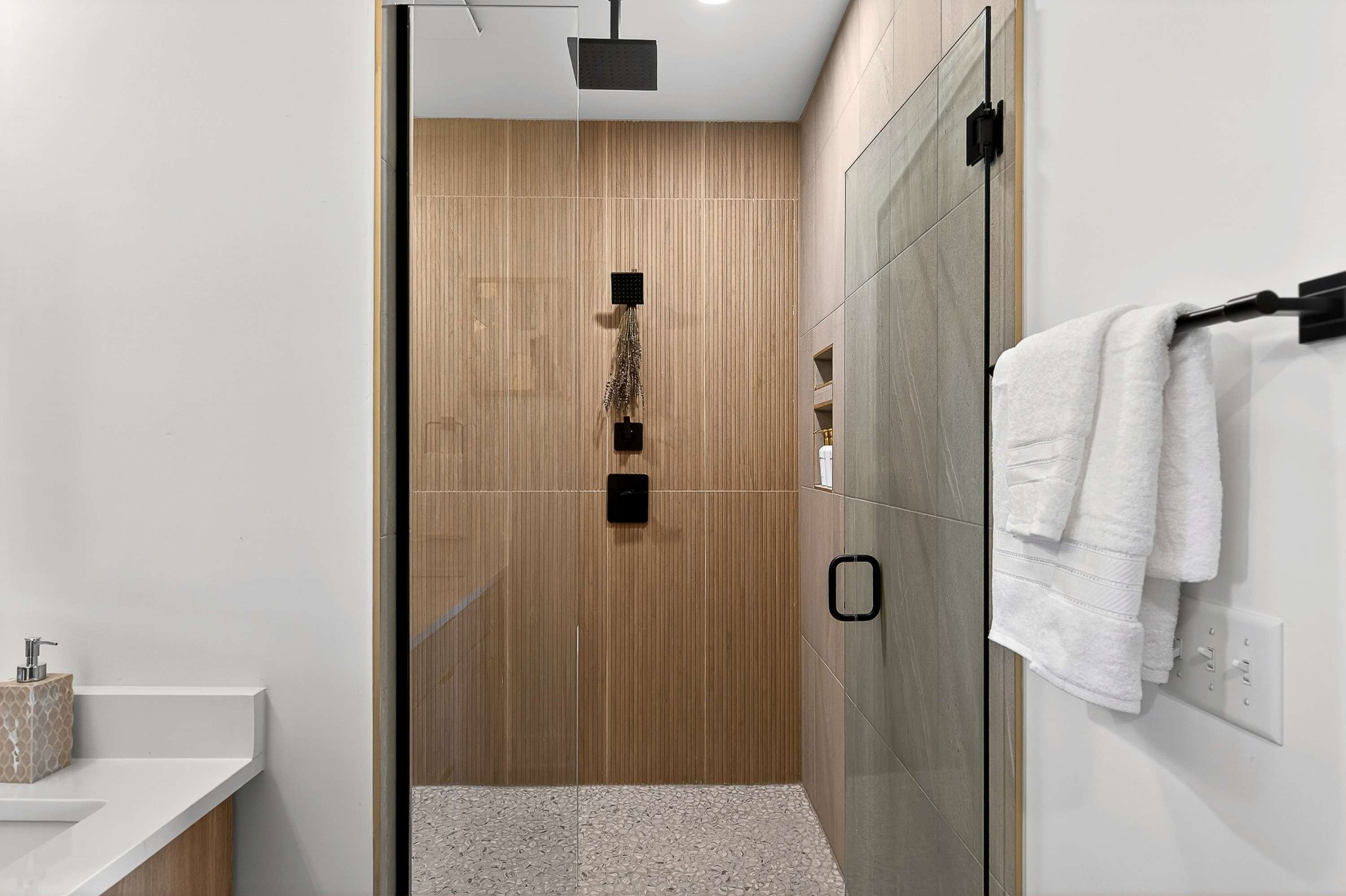 314 E Trinity Ln Unit: 4