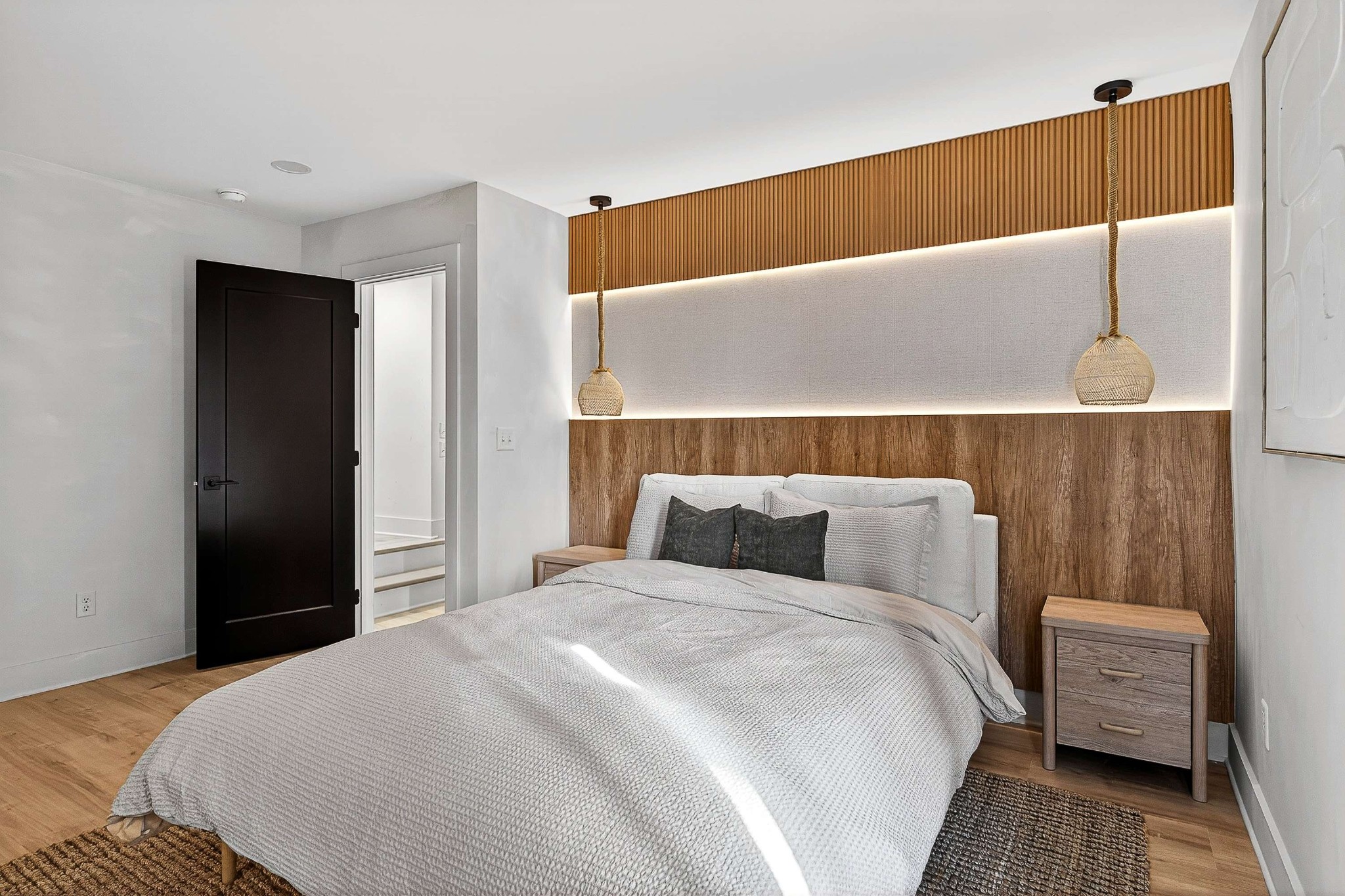 314 E Trinity Ln Unit: 4