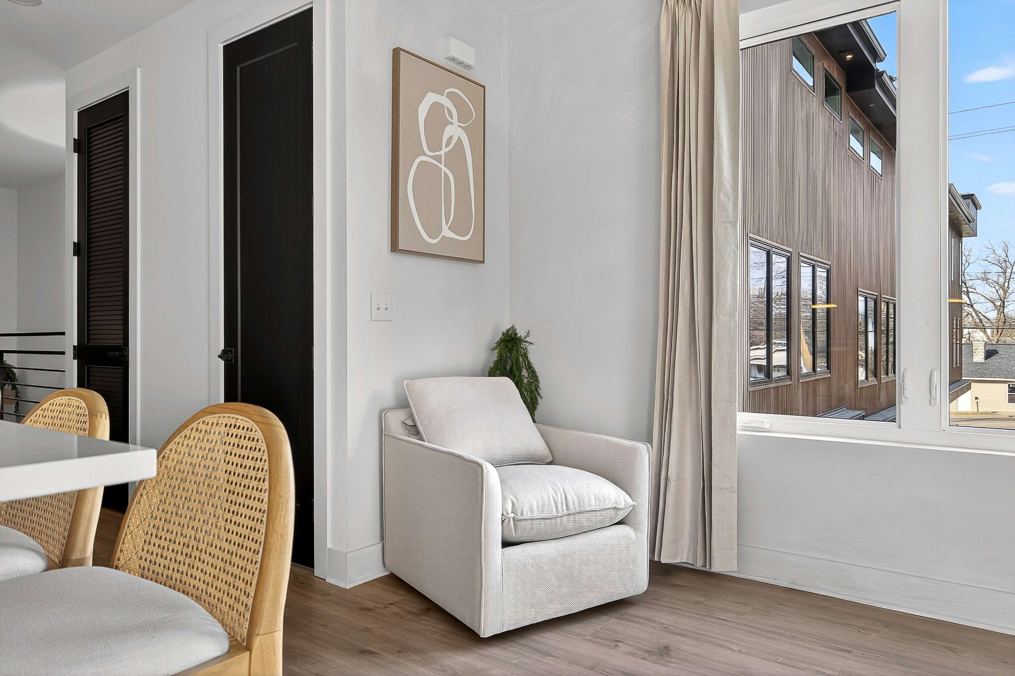 314 E Trinity Ln Unit: 4