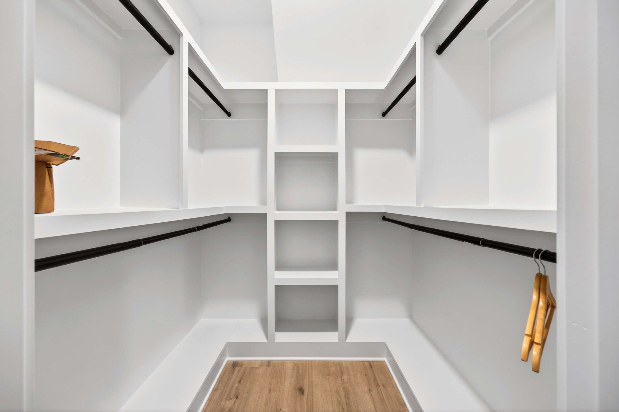 314 E Trinity Ln Unit: 4