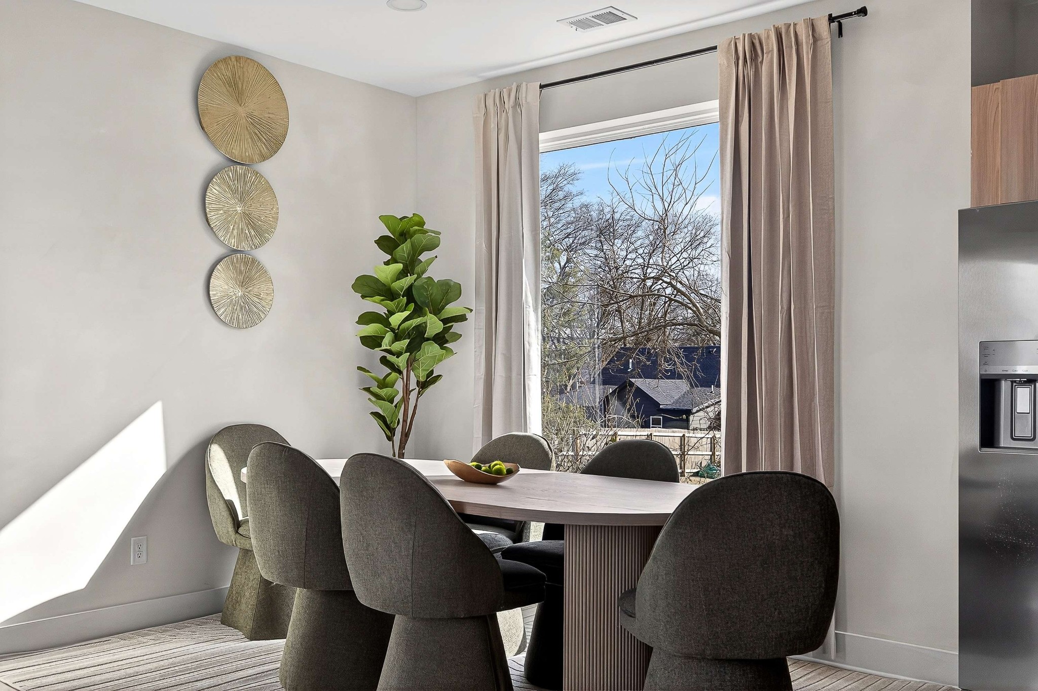 314 E Trinity Ln Unit: 4