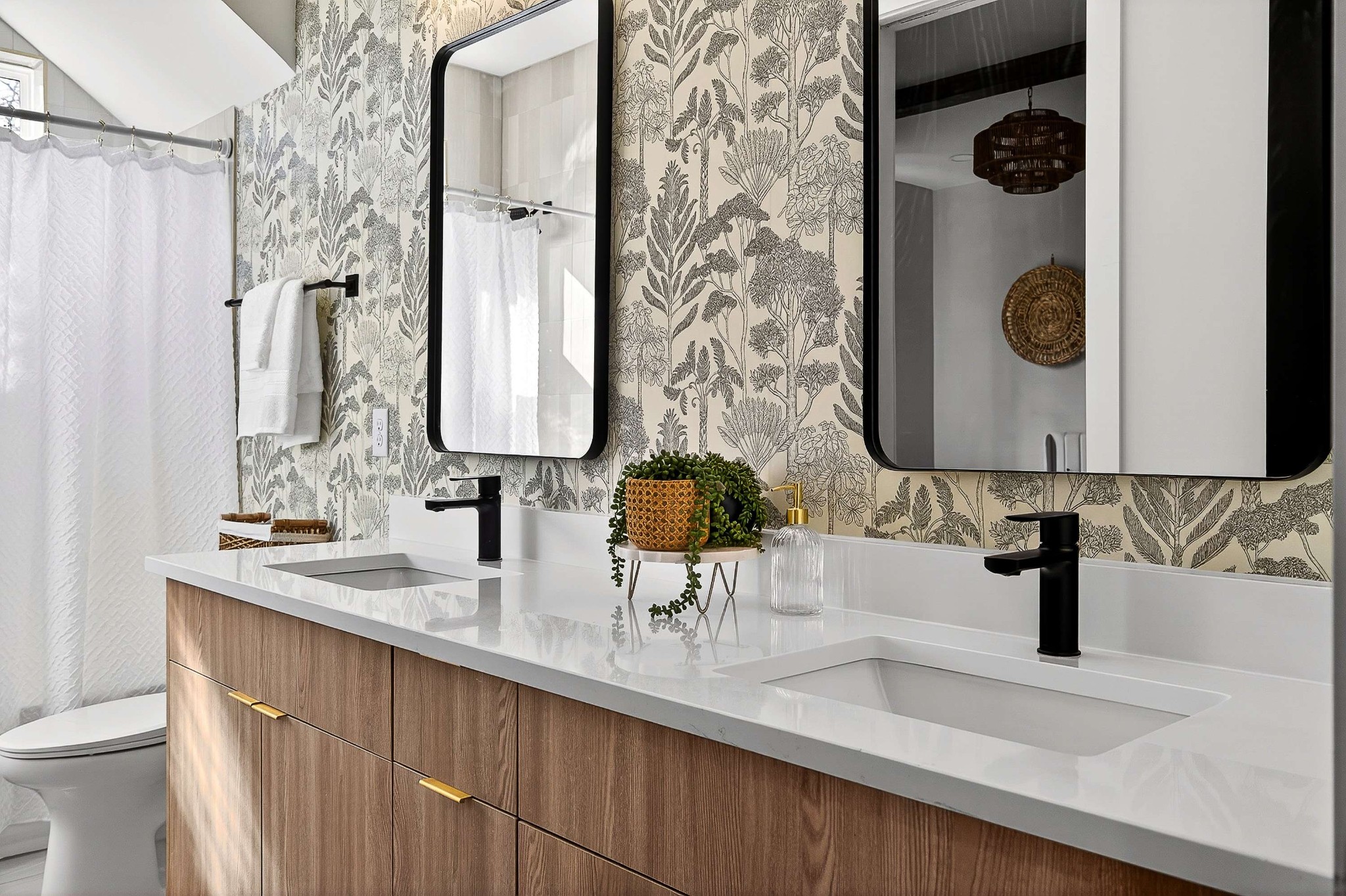 314 E Trinity Ln Unit: 4