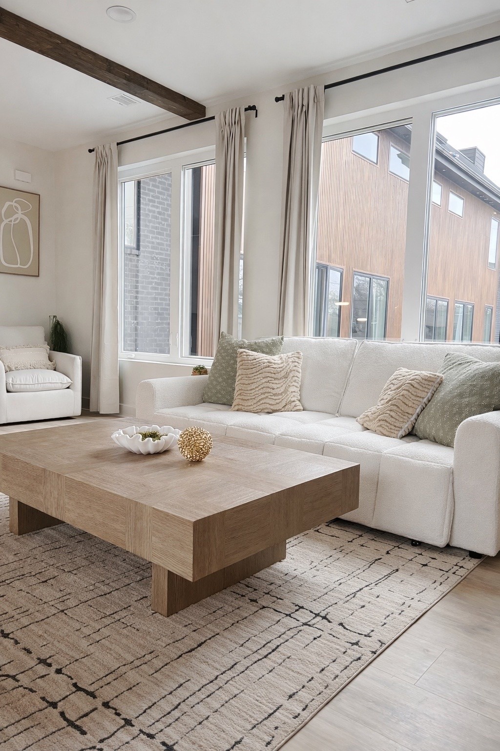 314 E Trinity Ln Unit: 4