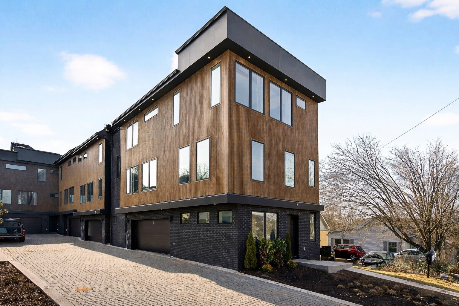 314 E Trinity Ln Unit: 4