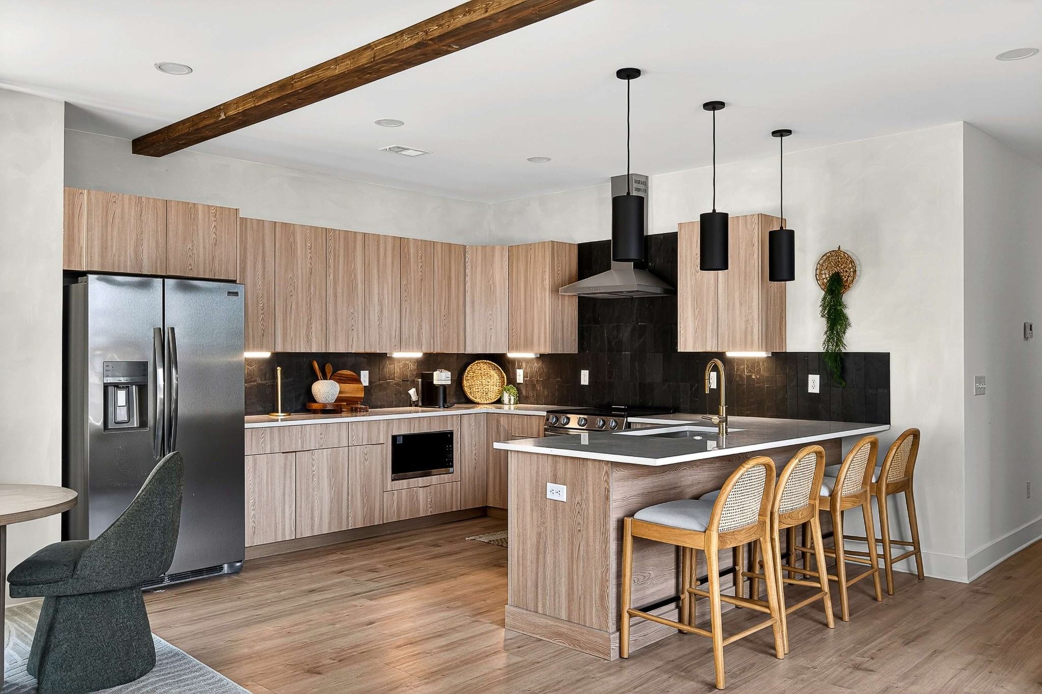 314 E Trinity Ln Unit: 4