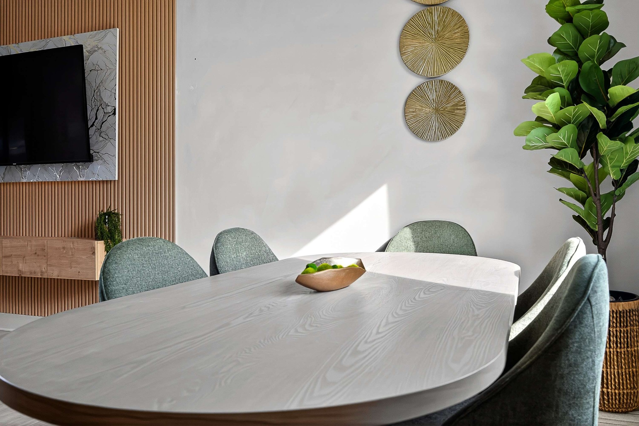 314 E Trinity Ln Unit: 4