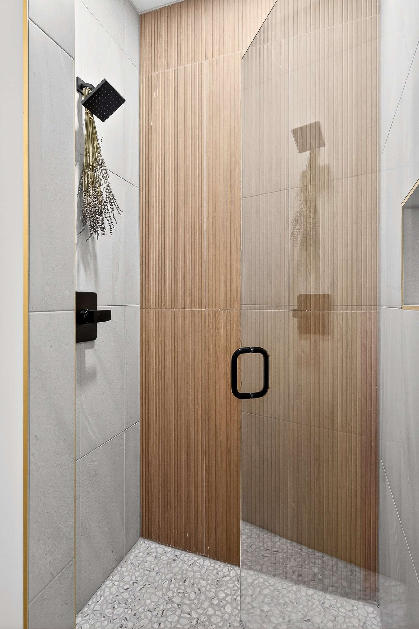 314 E Trinity Ln Unit: 4