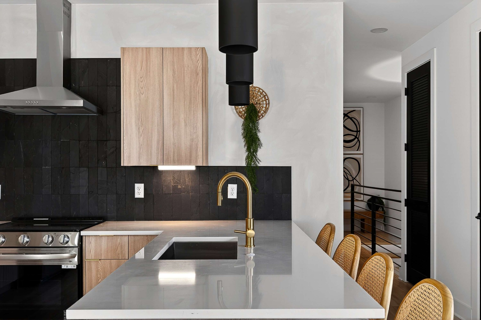 314 E Trinity Ln Unit: 4