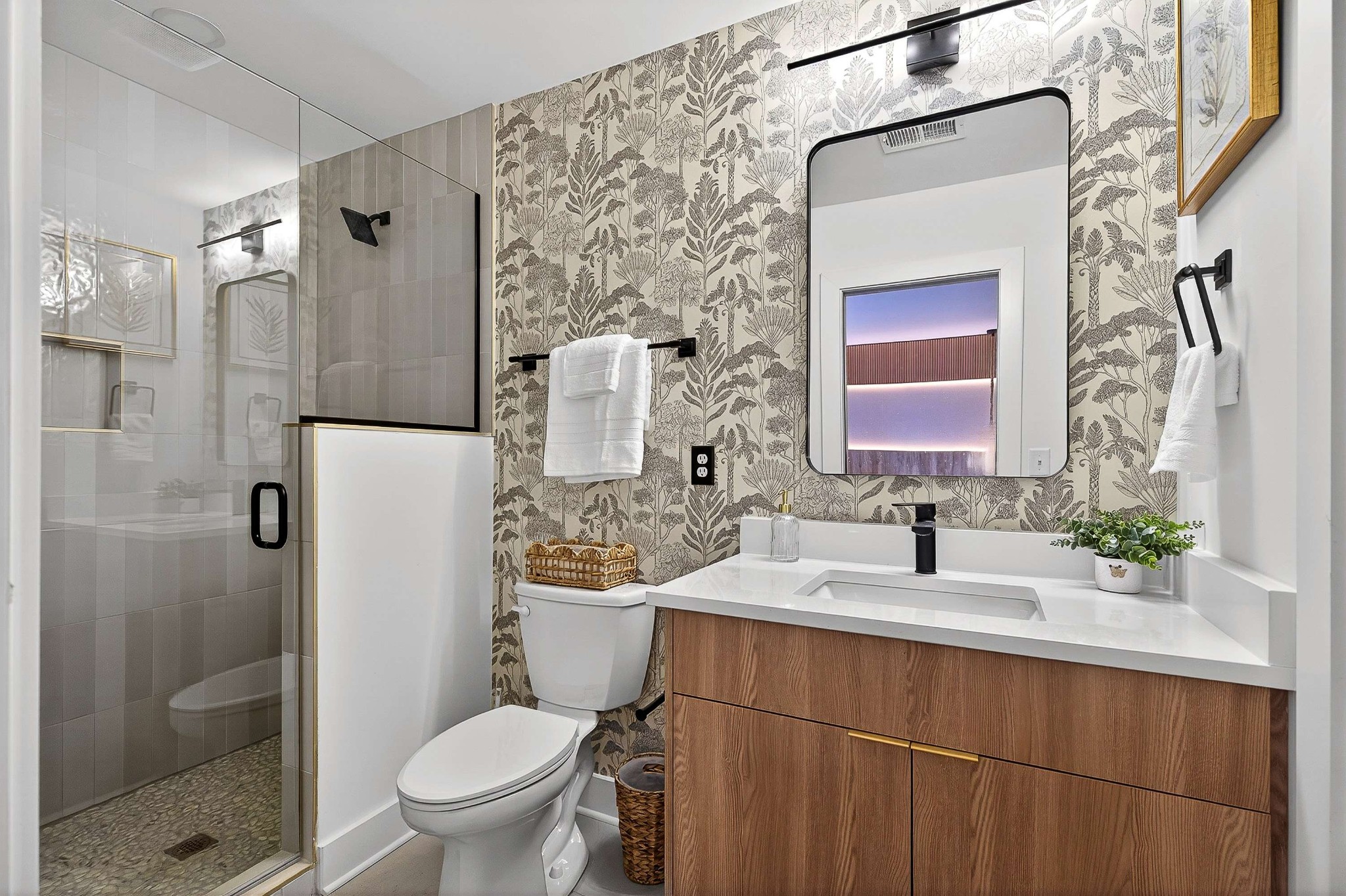 314 E Trinity Ln Unit: 4