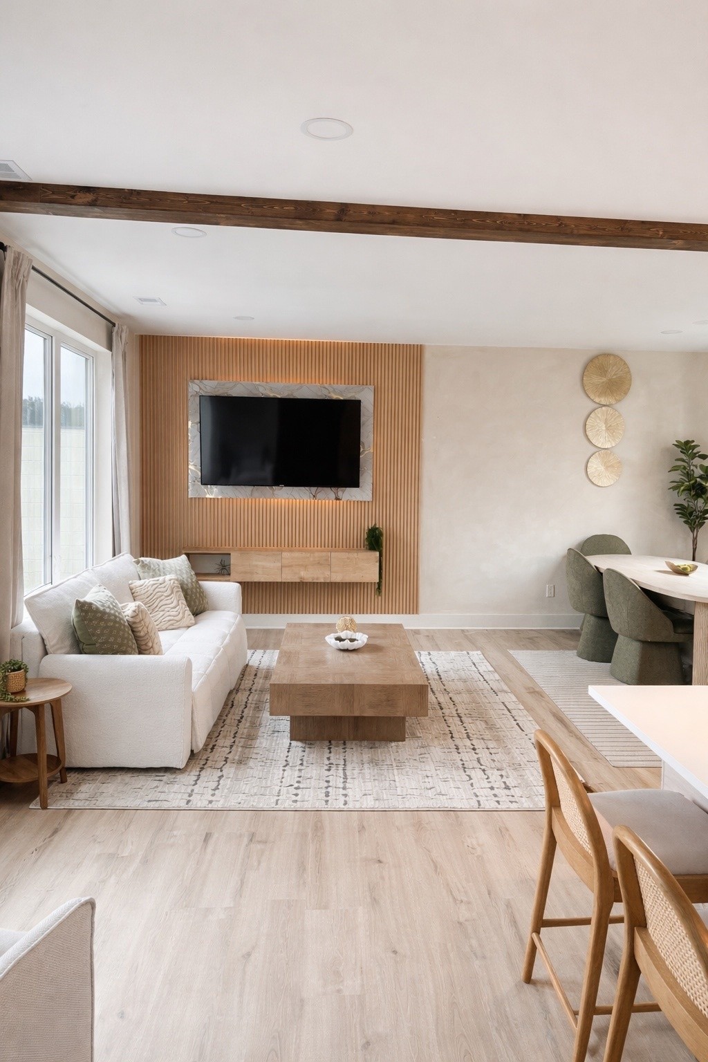 314 E Trinity Ln Unit: 4