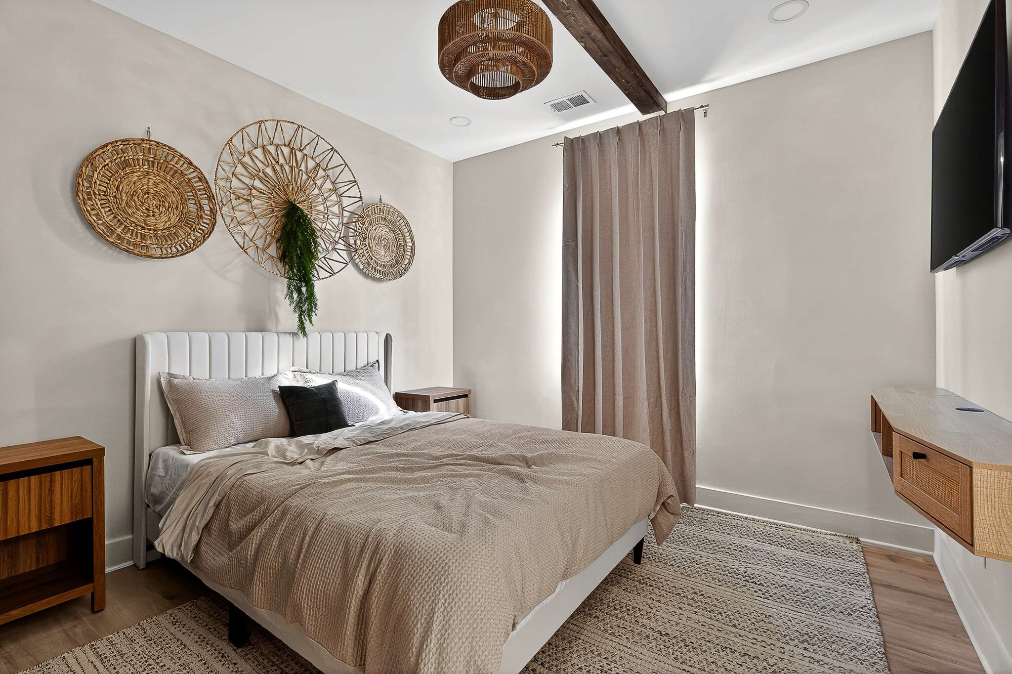 314 E Trinity Ln Unit: 4