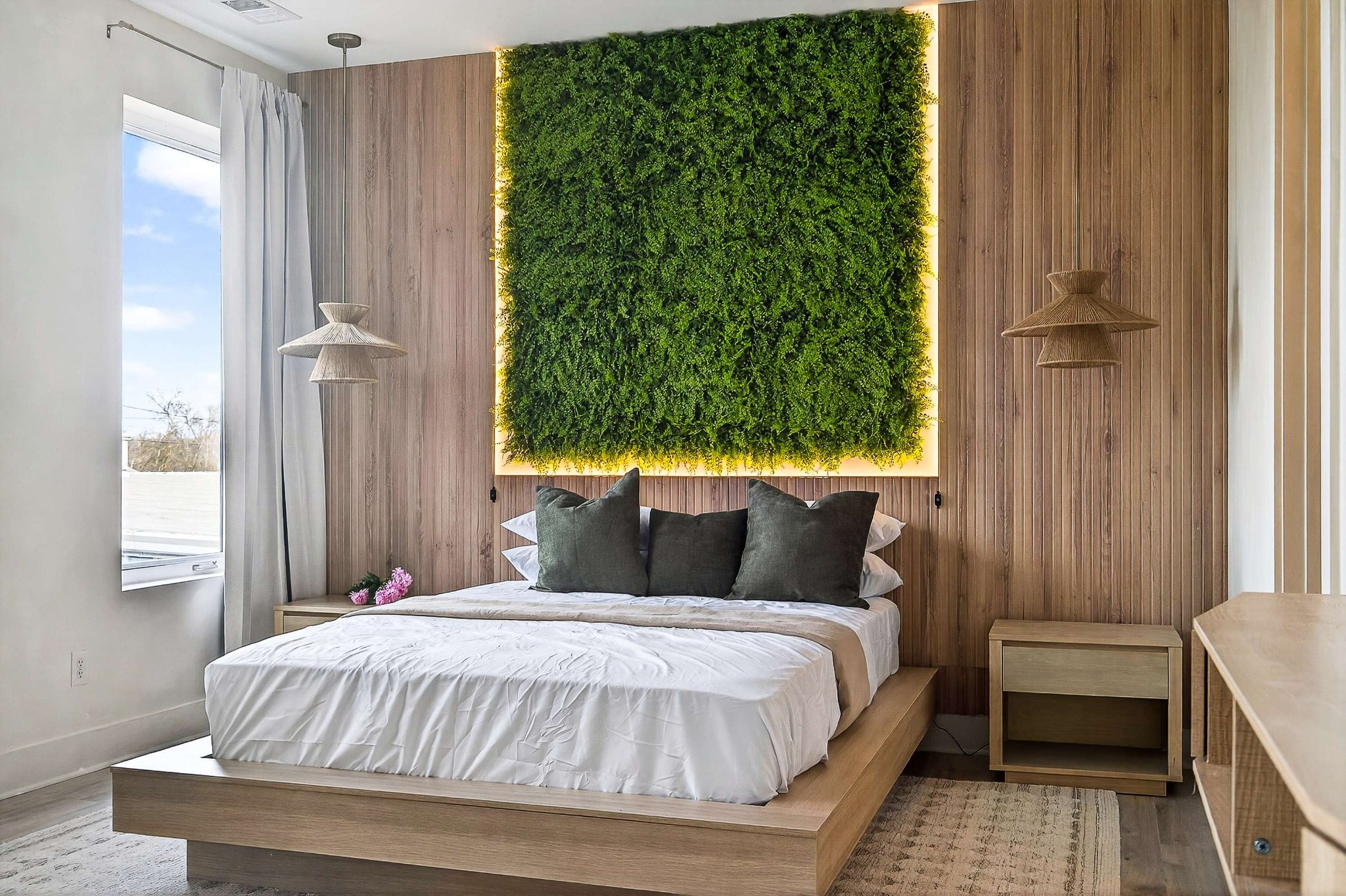 314 E Trinity Ln Unit: 4