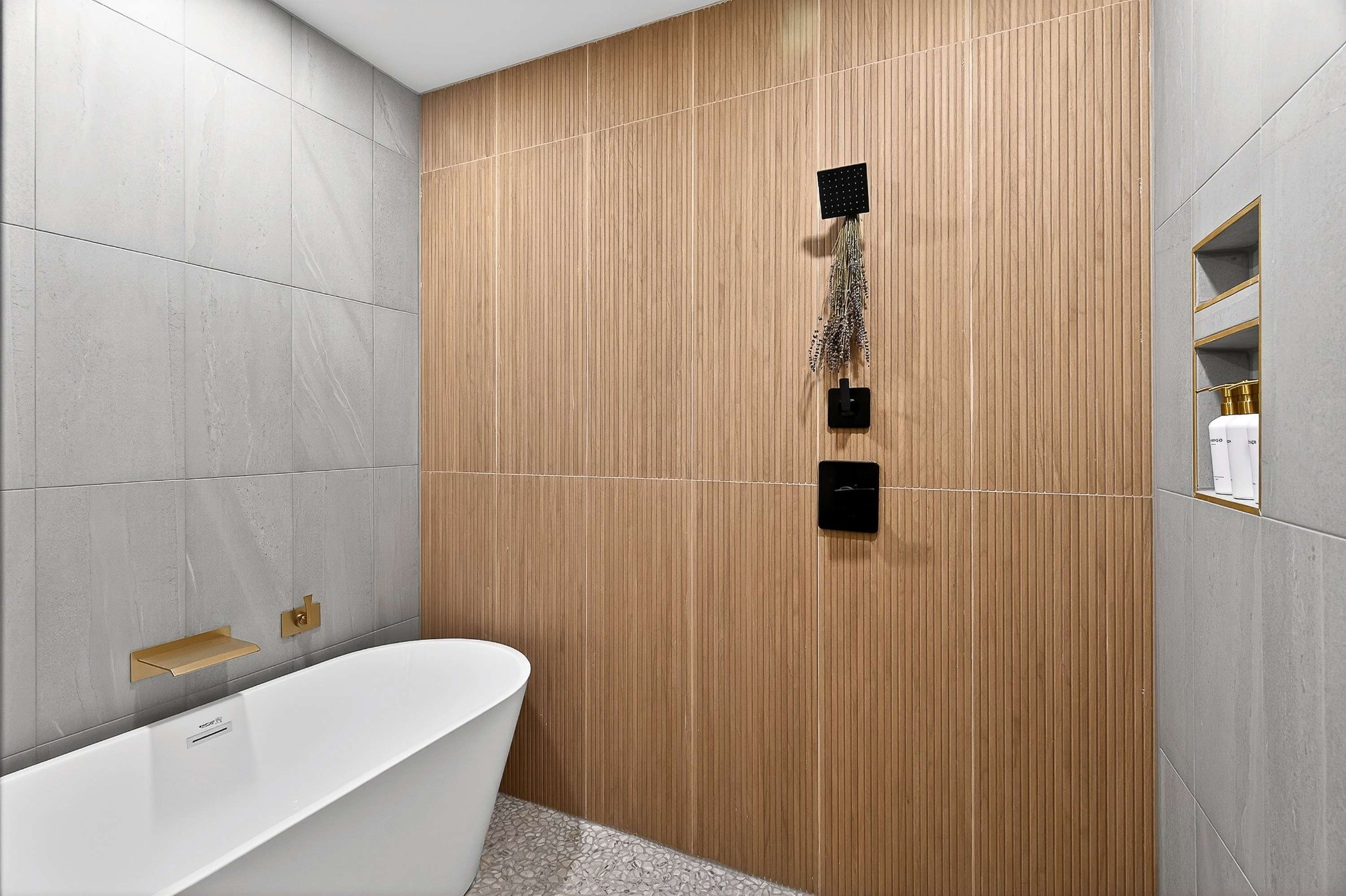 314 E Trinity Ln Unit: 4