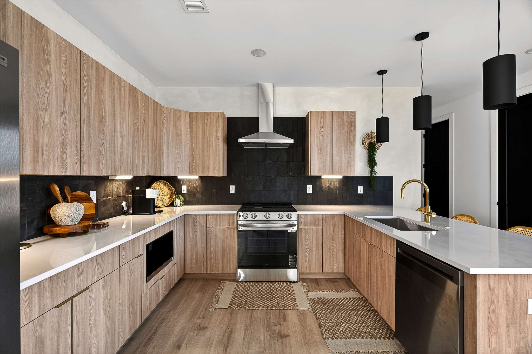 314 E Trinity Ln Unit: 4