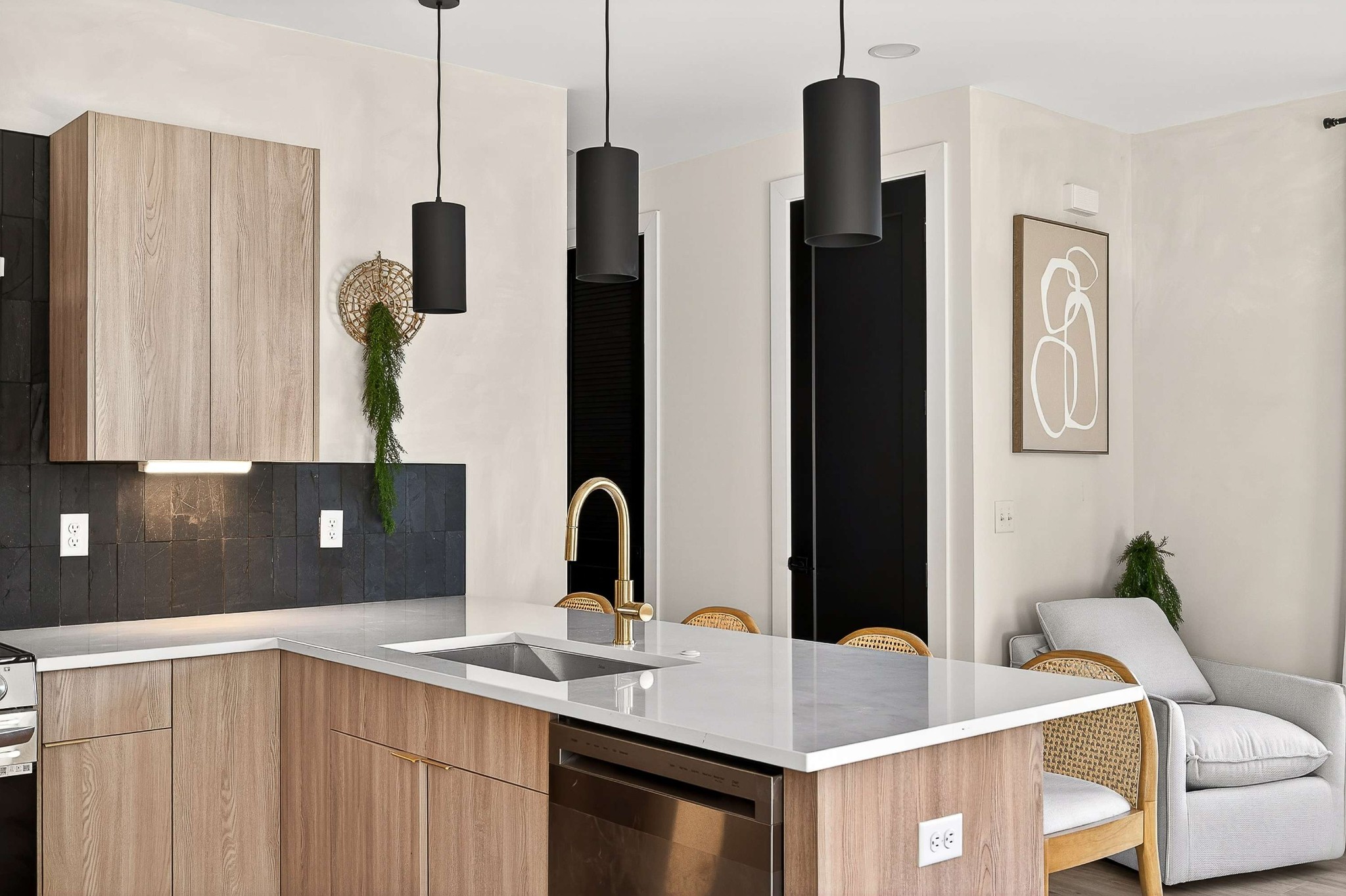 314 E Trinity Ln Unit: 4