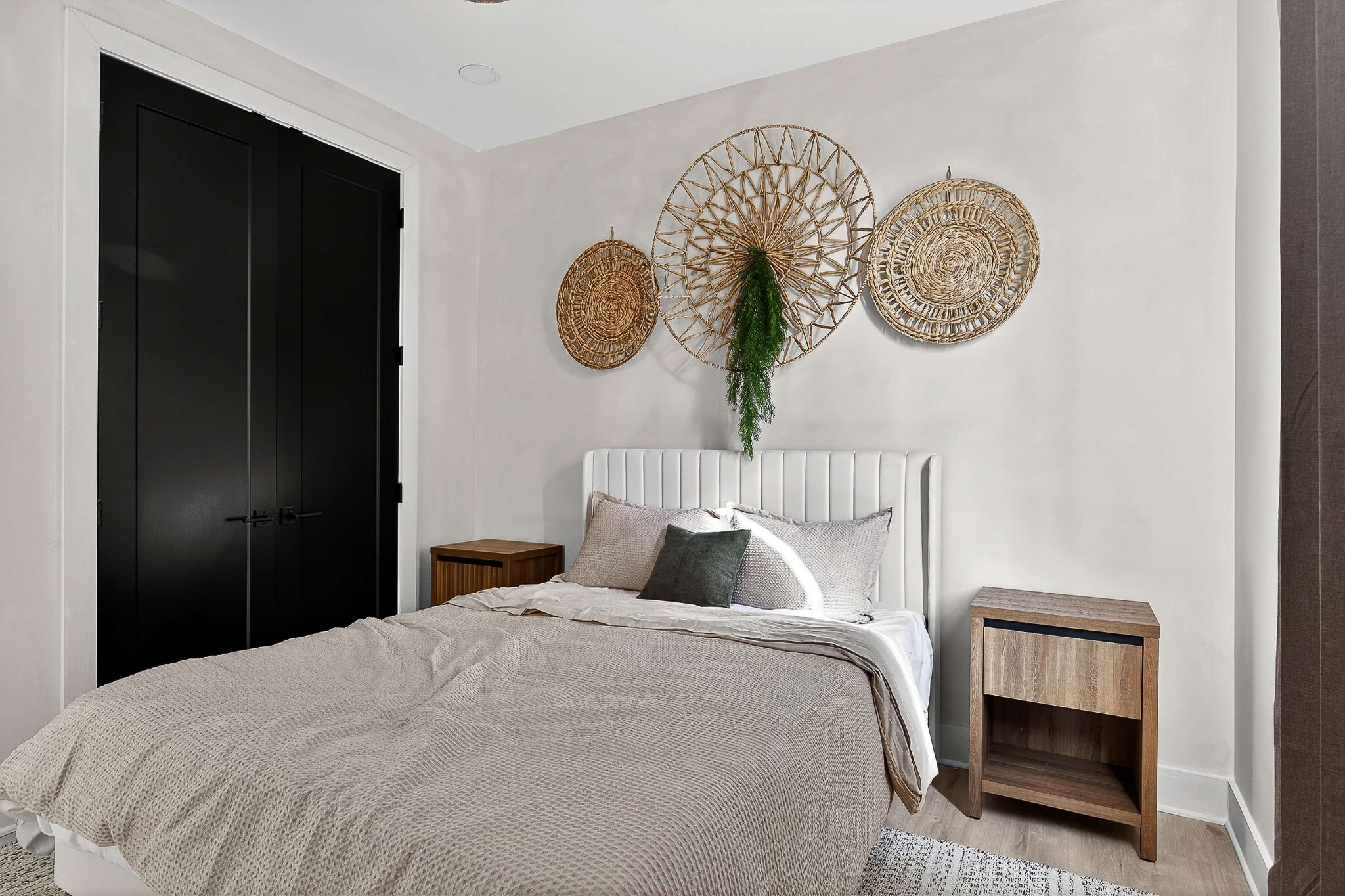 314 E Trinity Ln Unit: 4