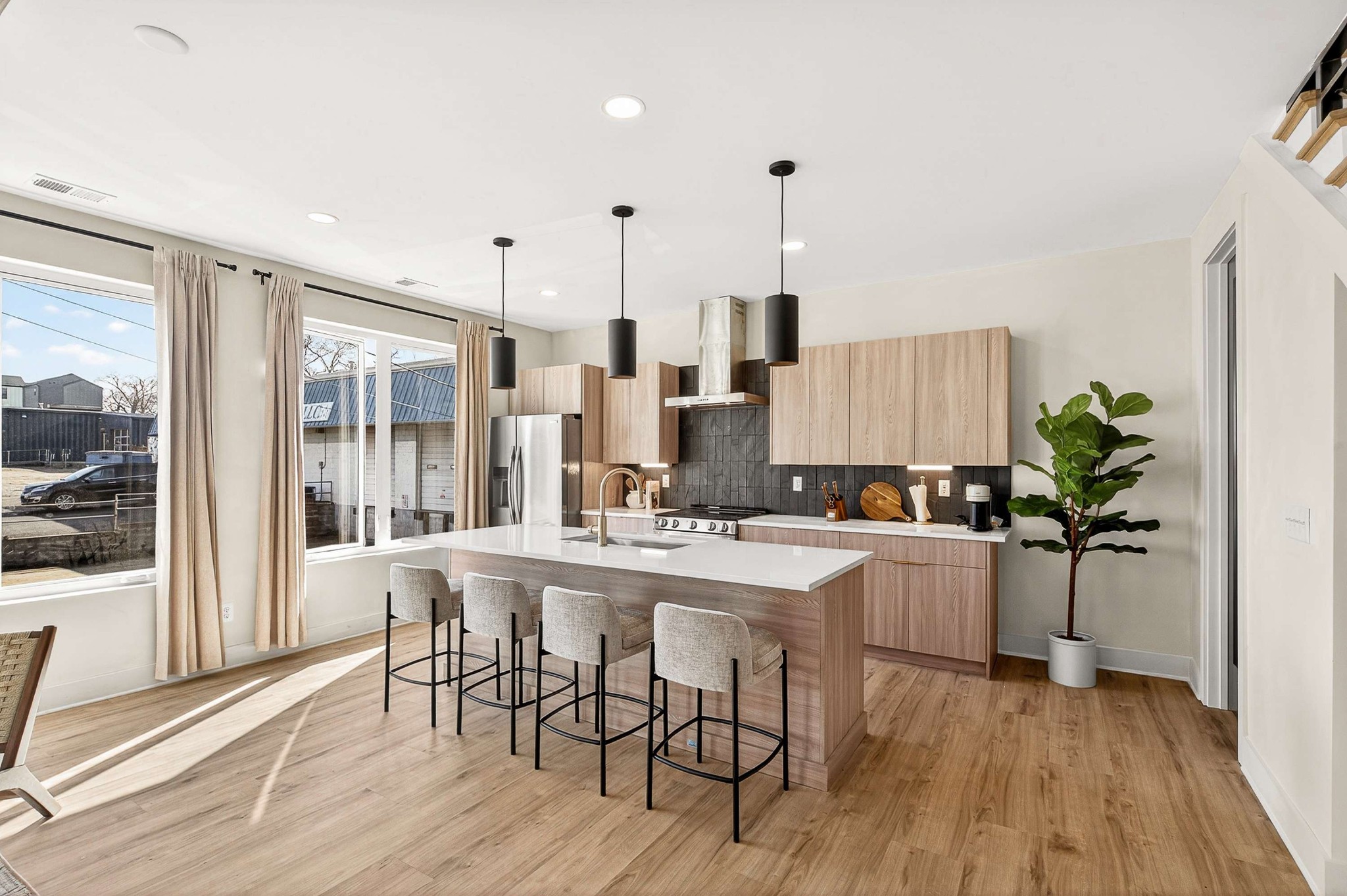 314 E Trinity Ln Unit: 1