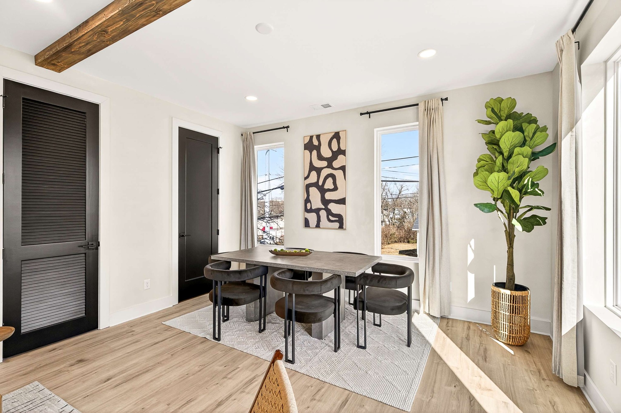 314 E Trinity Ln Unit: 1