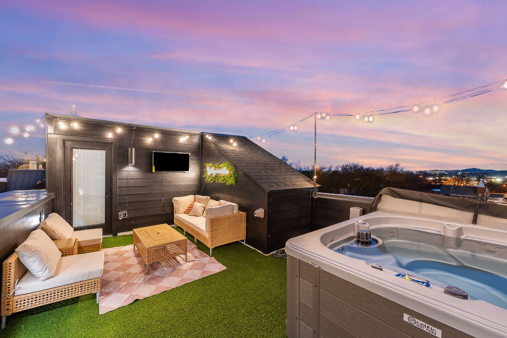 314 E Trinity Ln Unit: 1