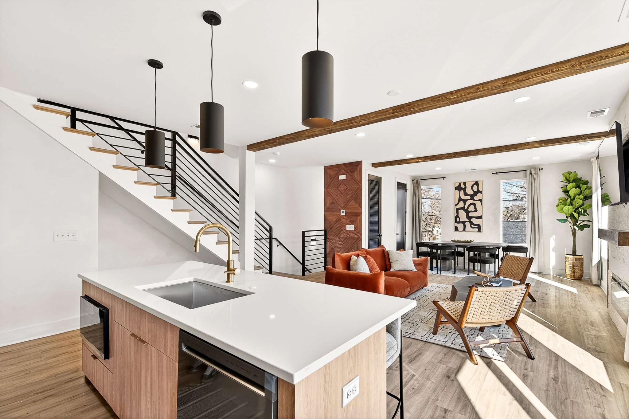 314 E Trinity Ln Unit: 1