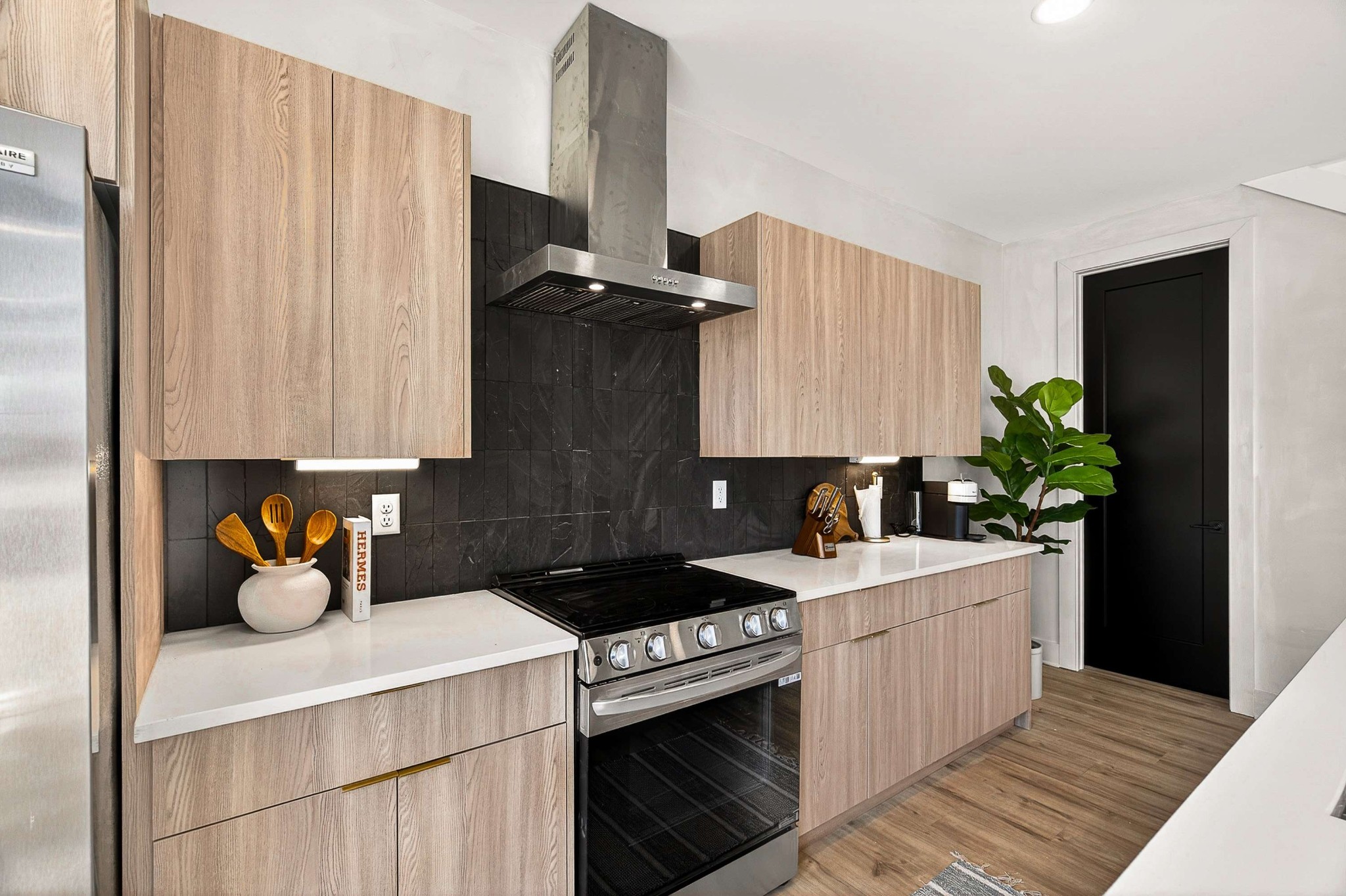 314 E Trinity Ln Unit: 1